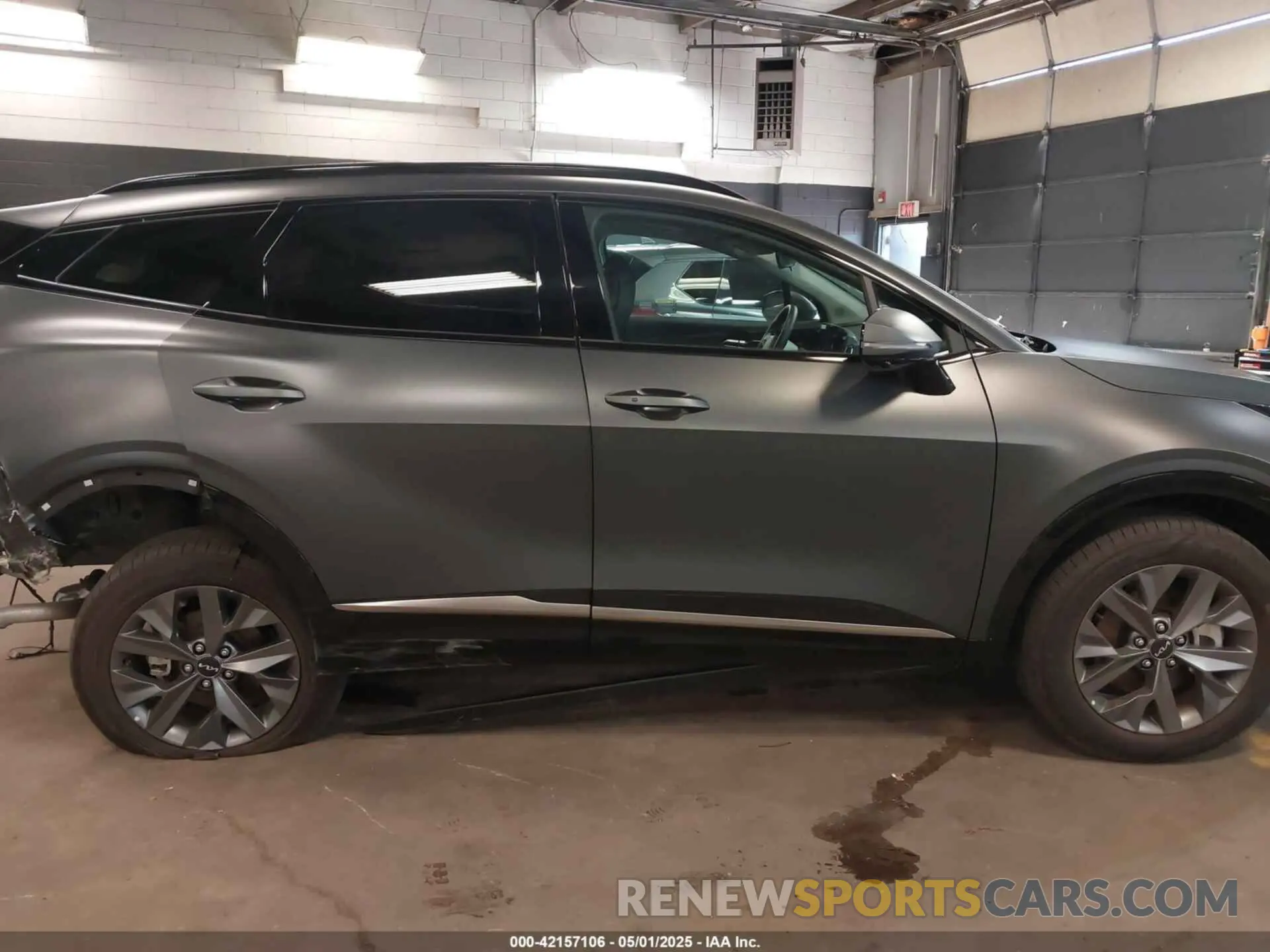 13 Photograph of a damaged car KNDPXCDG9S7190801 KIA SPORTAGE HYBRID 2025