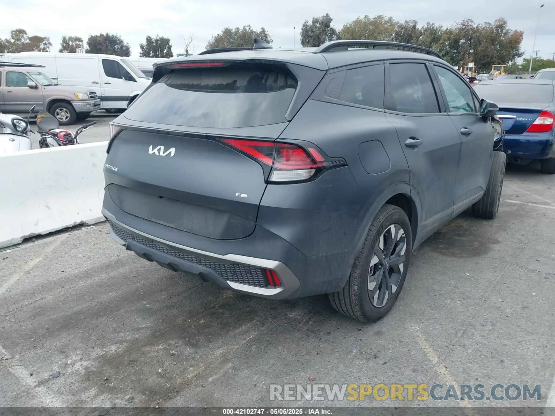 4 Photograph of a damaged car KNDPYDAH1P7084060 KIA SPORTAGE PLUG-IN HYBRID 2023