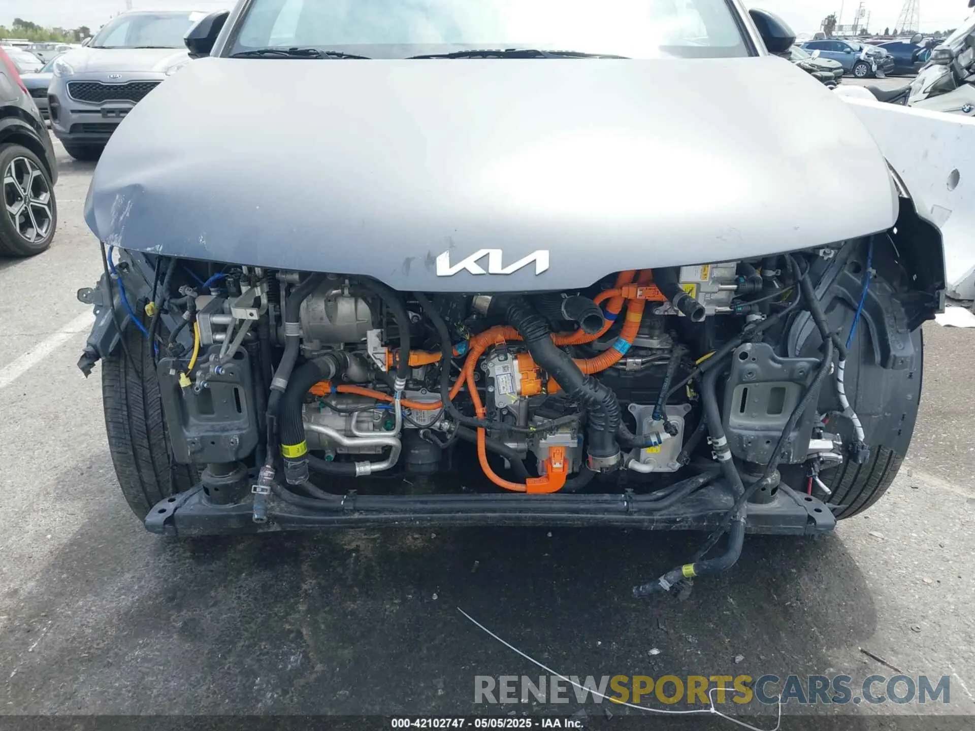 6 Photograph of a damaged car KNDPYDAH1P7084060 KIA SPORTAGE PLUG-IN HYBRID 2023