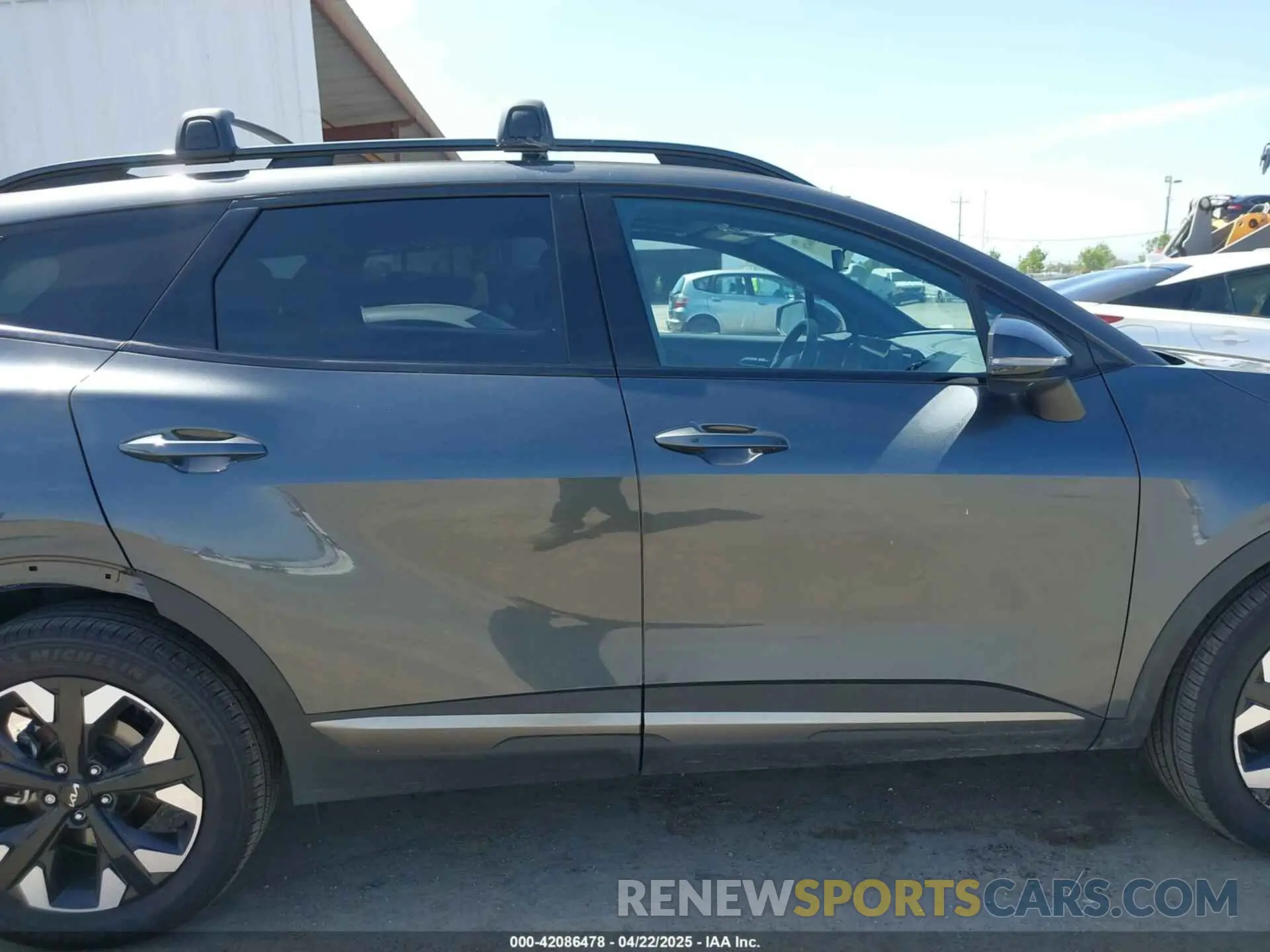 14 Photograph of a damaged car KNDPYDAH8P7109360 KIA SPORTAGE PLUG-IN HYBRID 2023