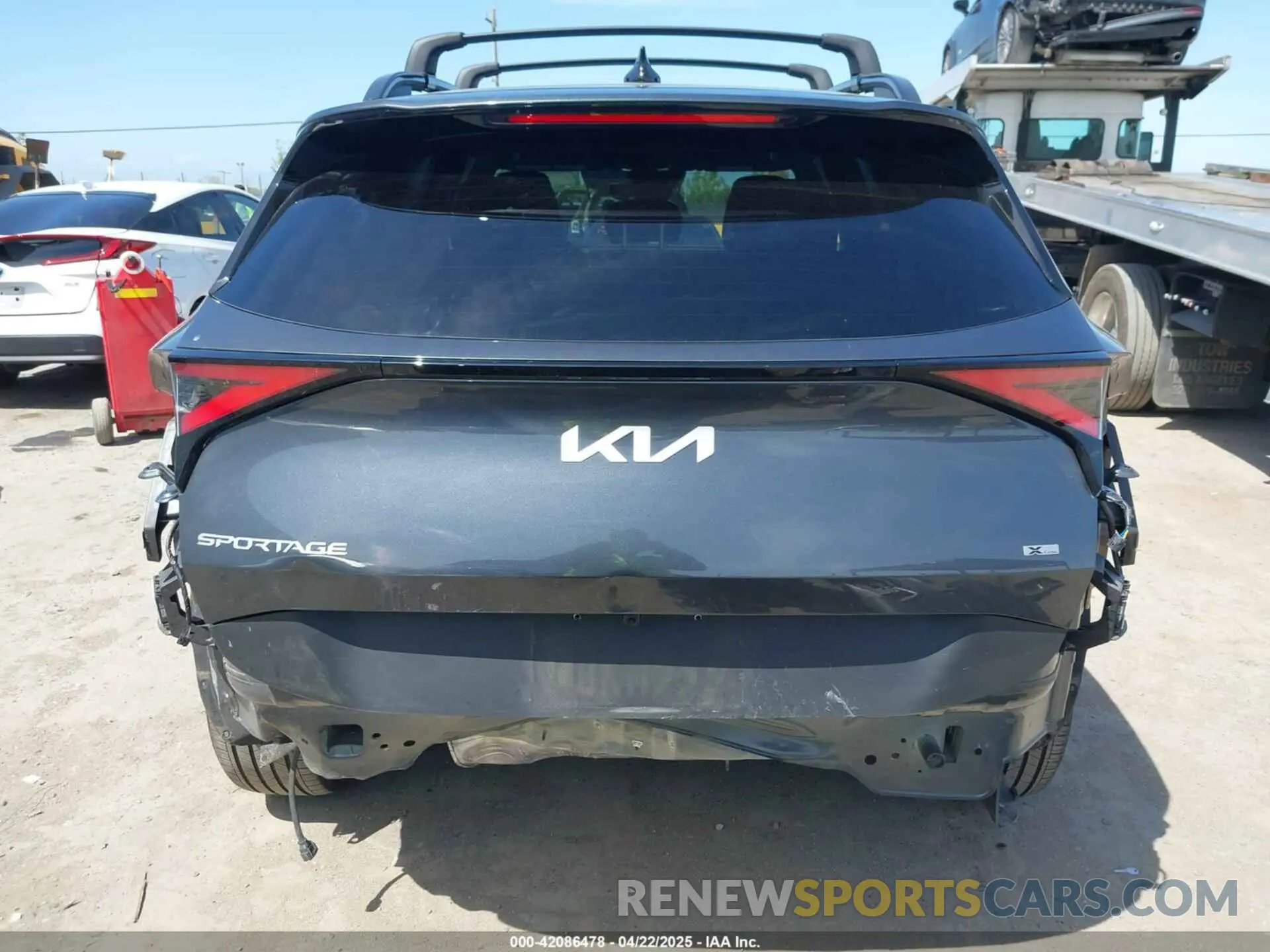 17 Photograph of a damaged car KNDPYDAH8P7109360 KIA SPORTAGE PLUG-IN HYBRID 2023