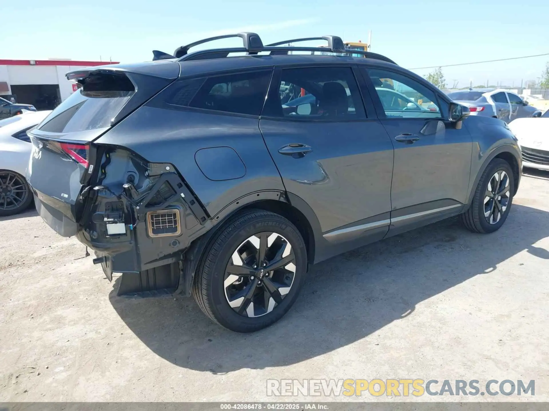 4 Photograph of a damaged car KNDPYDAH8P7109360 KIA SPORTAGE PLUG-IN HYBRID 2023