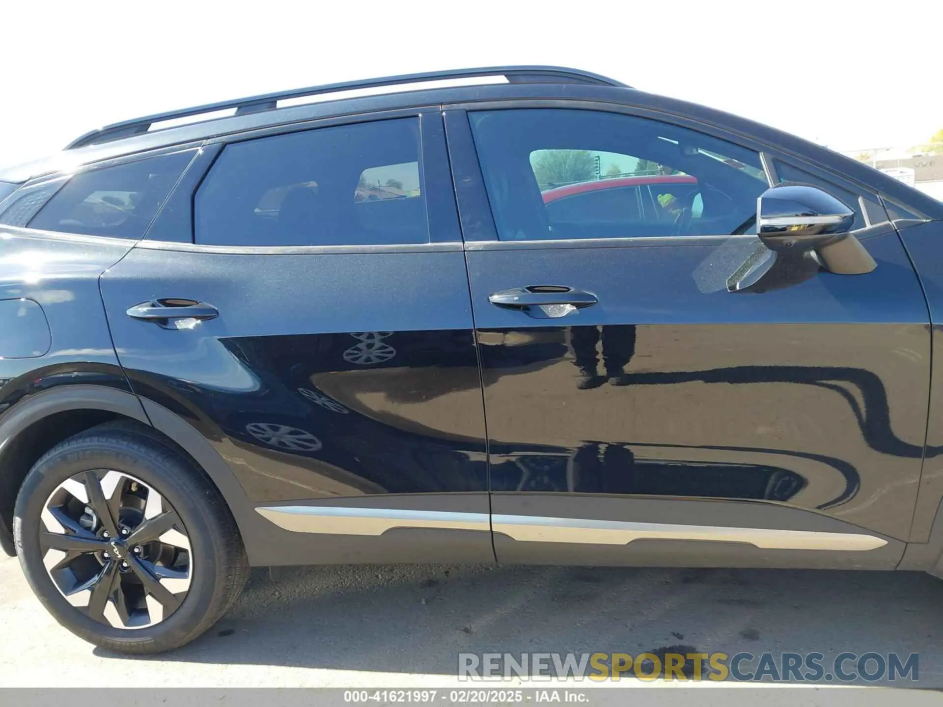 13 Photograph of a damaged car KNDPZDAHXP7049353 KIA SPORTAGE PLUG-IN HYBRID 2023
