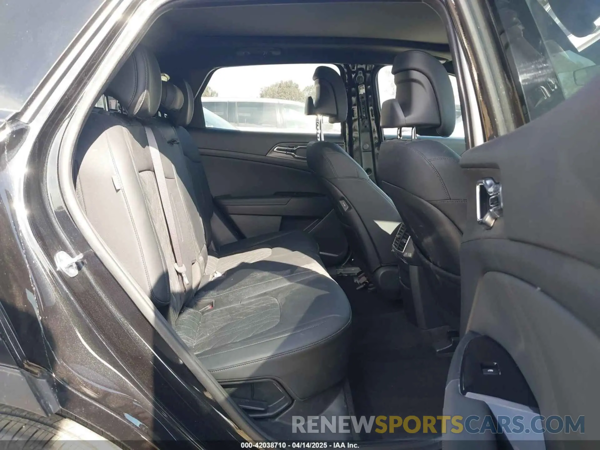 8 Photograph of a damaged car KNDPYDDH5R7136787 KIA SPORTAGE PLUG-IN HYBRID 2024