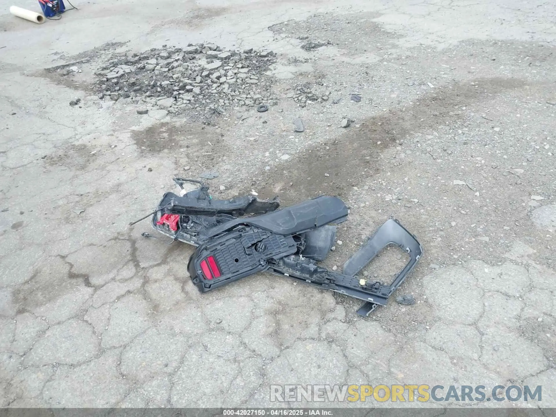 12 Photograph of a damaged car KNDPZDDH9R7166663 KIA SPORTAGE PLUG-IN HYBRID 2024