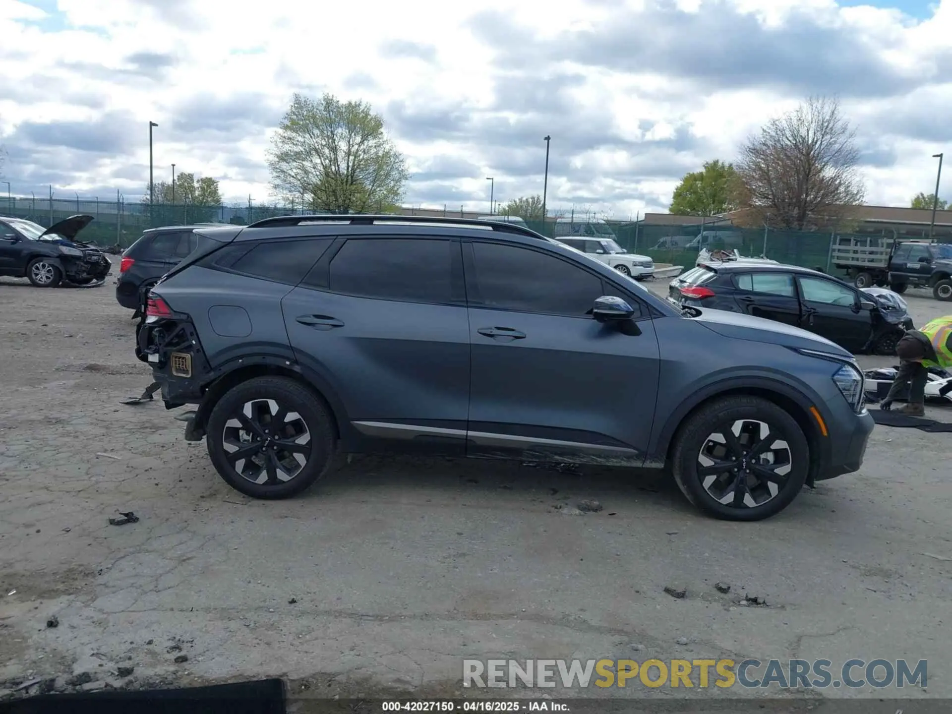 14 Photograph of a damaged car KNDPZDDH9R7166663 KIA SPORTAGE PLUG-IN HYBRID 2024