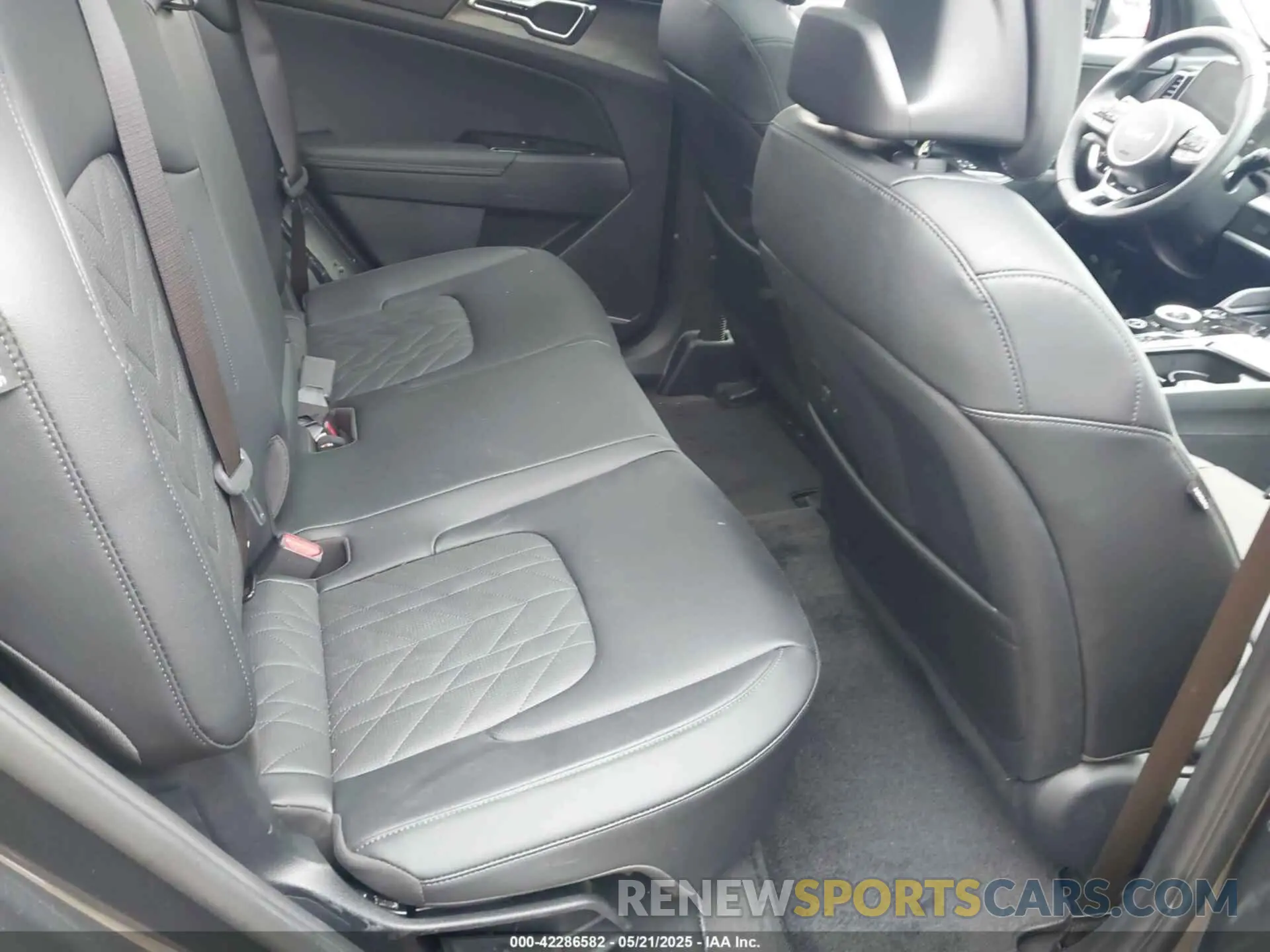 8 Photograph of a damaged car KNDPYDDH4S7229161 KIA SPORTAGE PLUG-IN HYBRID 2025