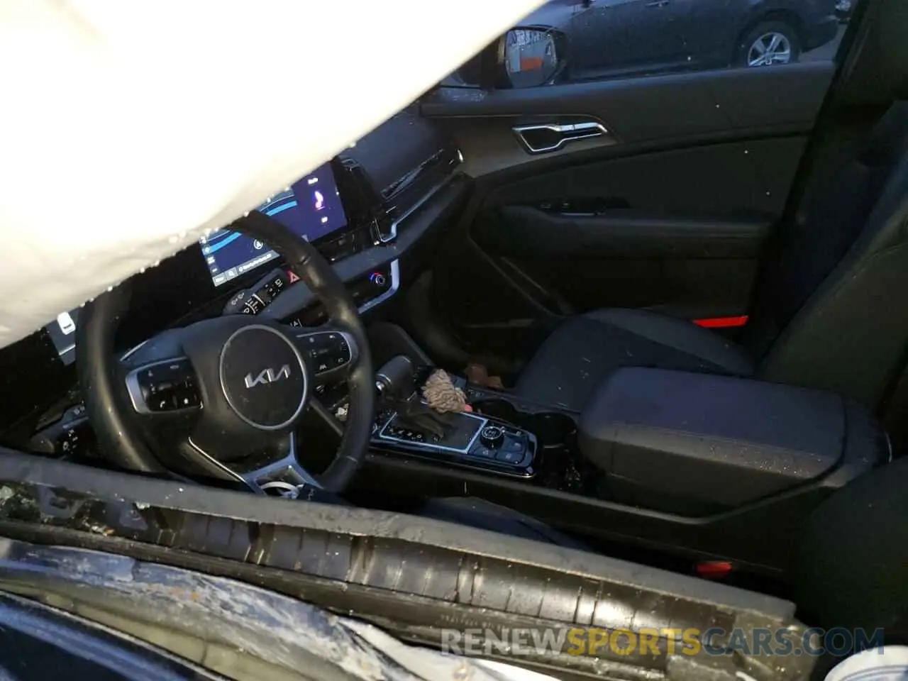 8 Photograph of a damaged car 5XYK6CDF8RG201921 KIA SPORTAGE X 2024