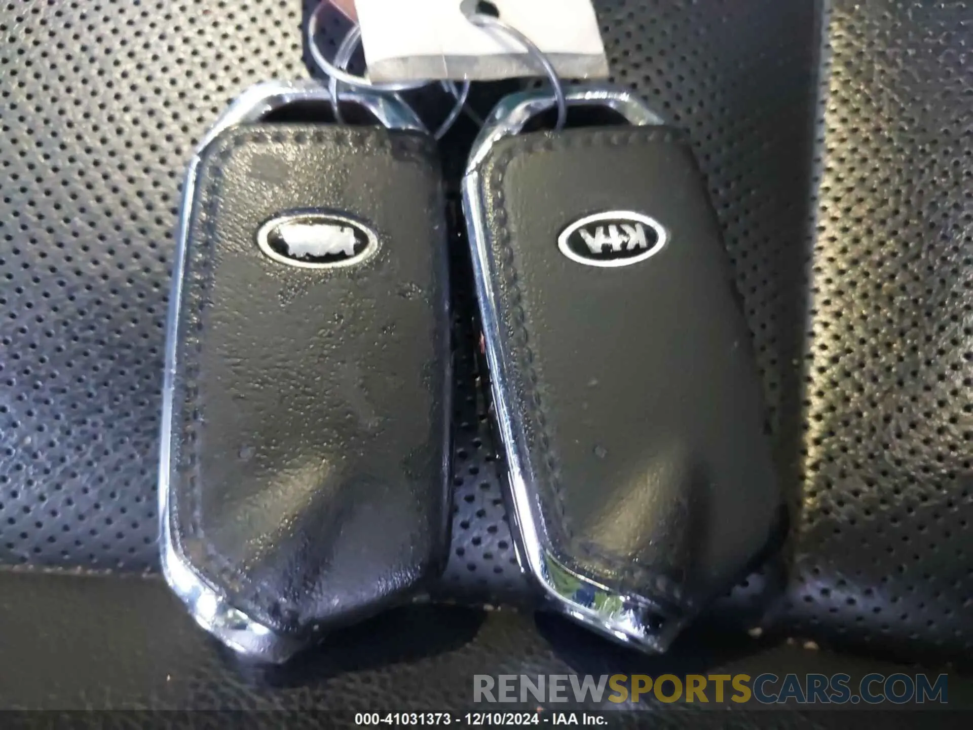11 Photograph of a damaged car KNAE15LA6K6069504 KIA STINGER 2019