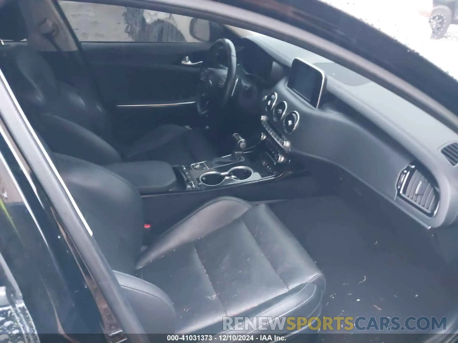 5 Photograph of a damaged car KNAE15LA6K6069504 KIA STINGER 2019