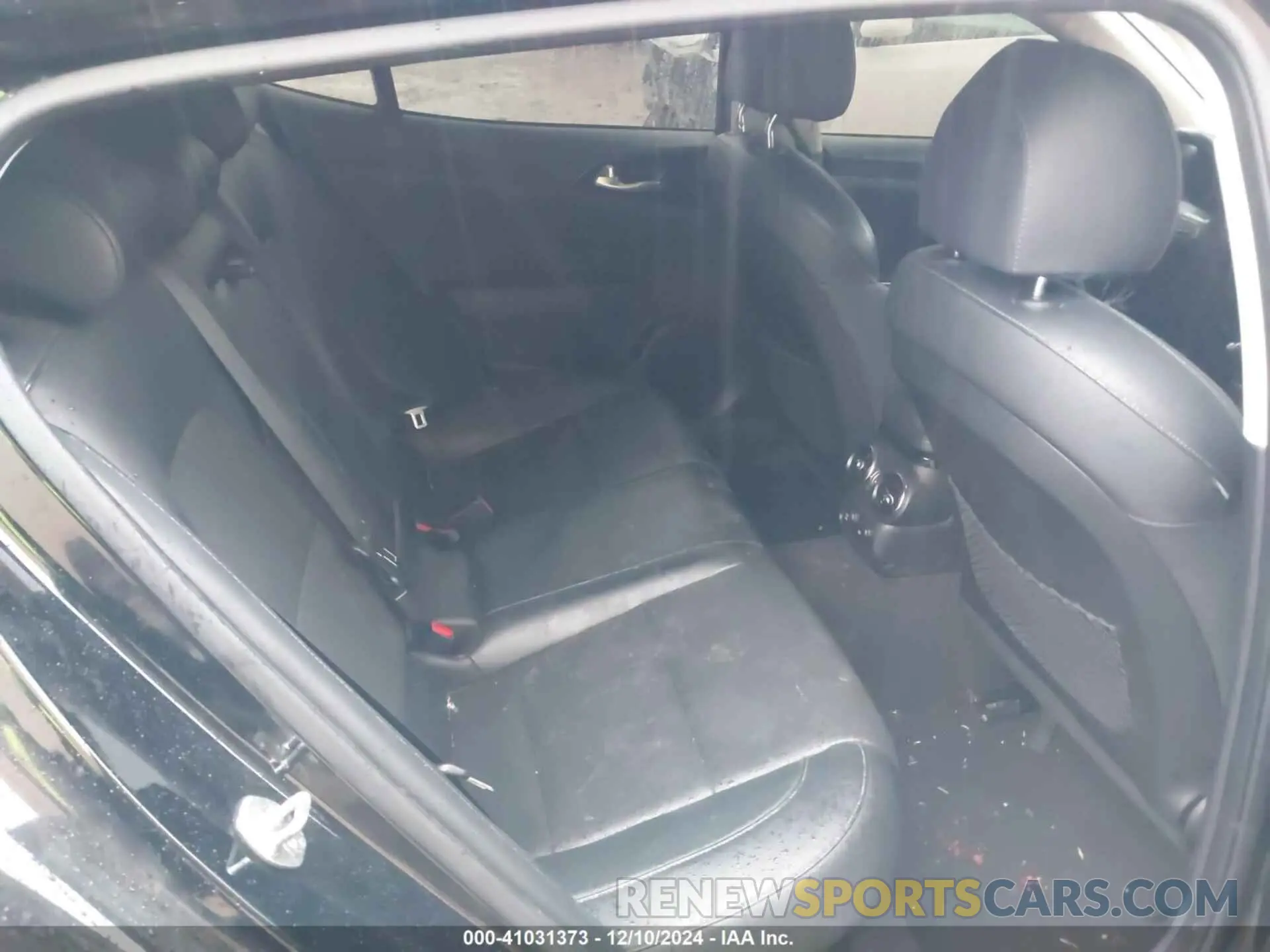 8 Photograph of a damaged car KNAE15LA6K6069504 KIA STINGER 2019