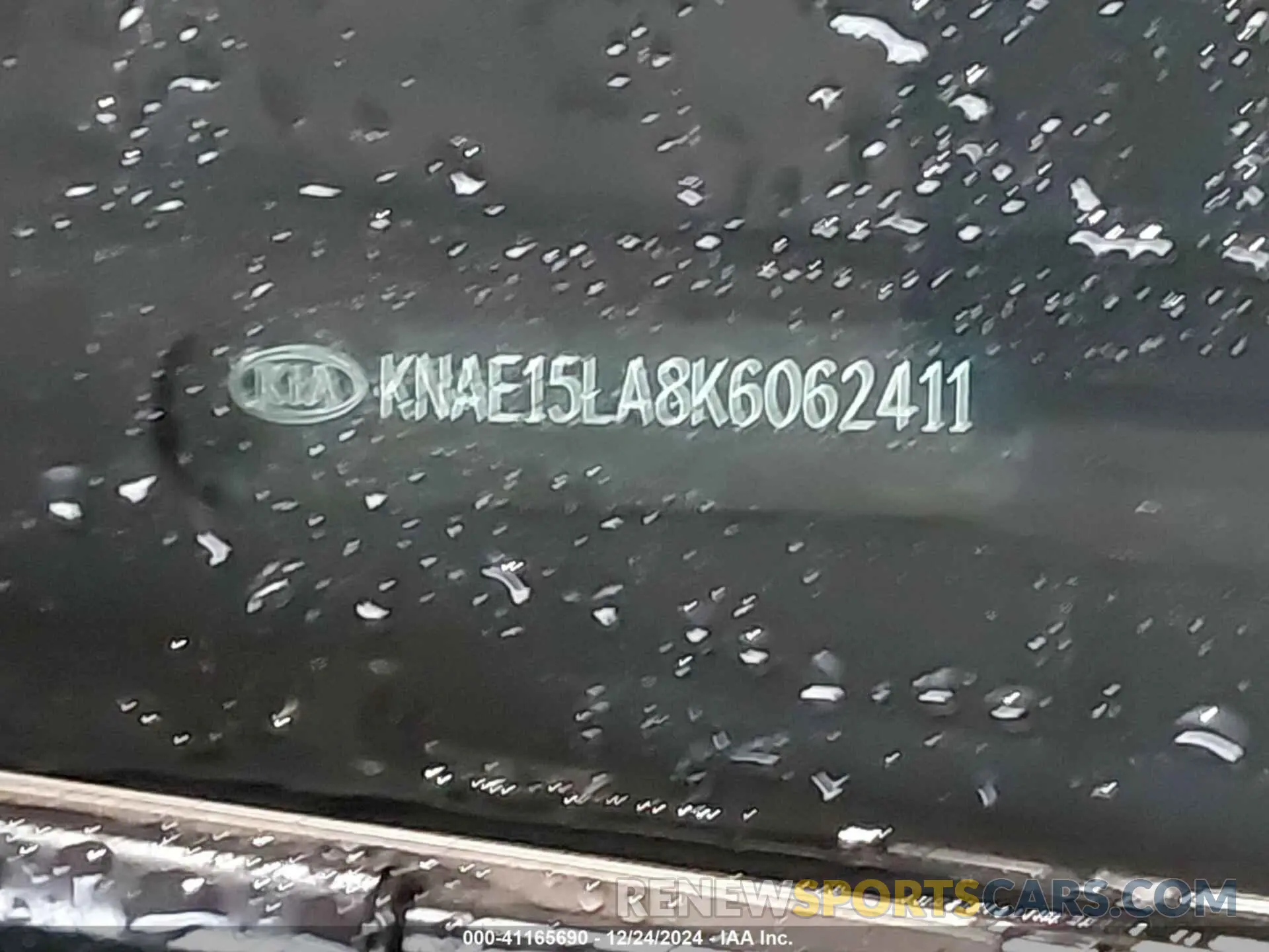17 Photograph of a damaged car KNAE15LA8K6062411 KIA STINGER 2019