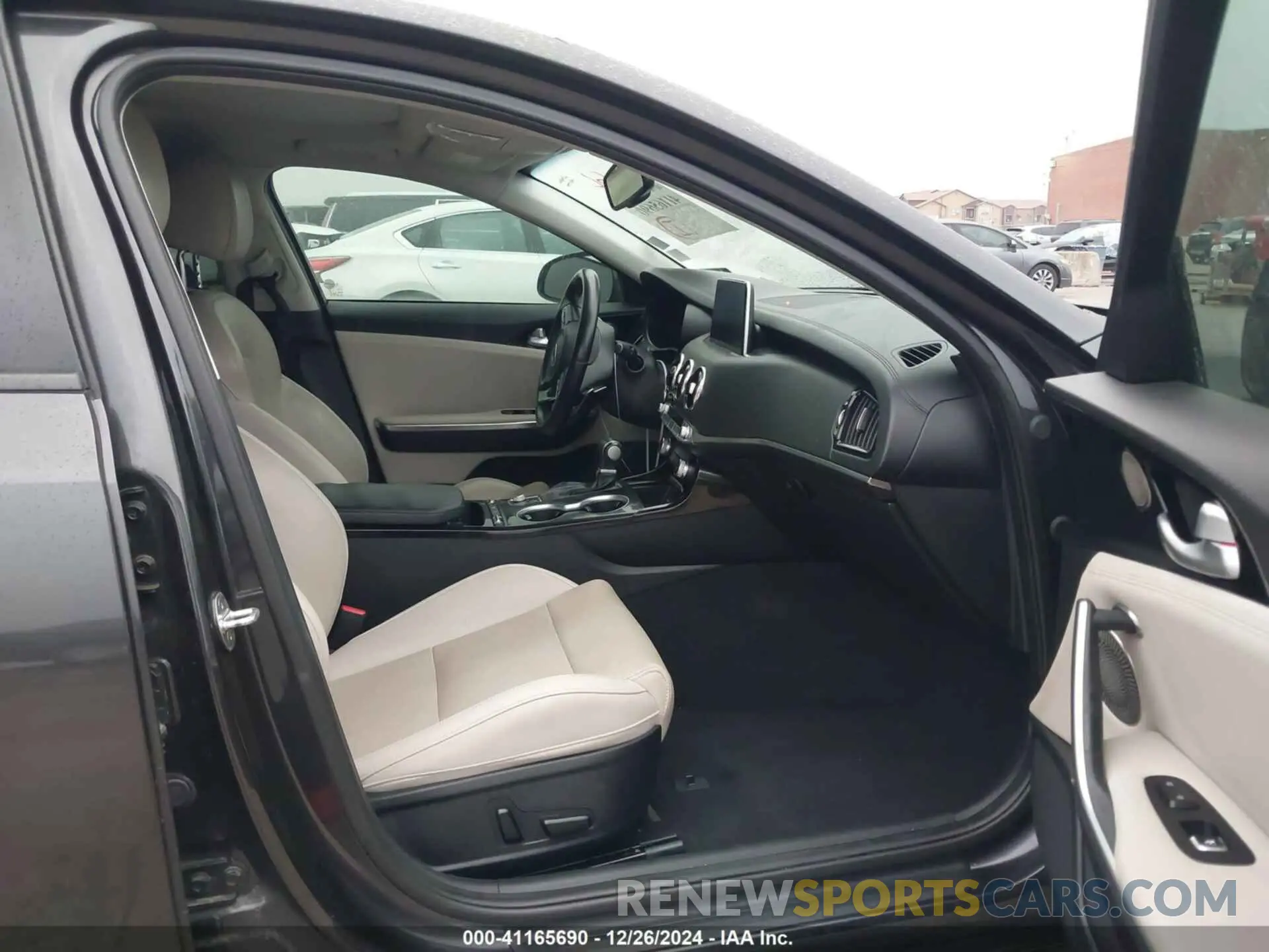 5 Photograph of a damaged car KNAE15LA8K6062411 KIA STINGER 2019