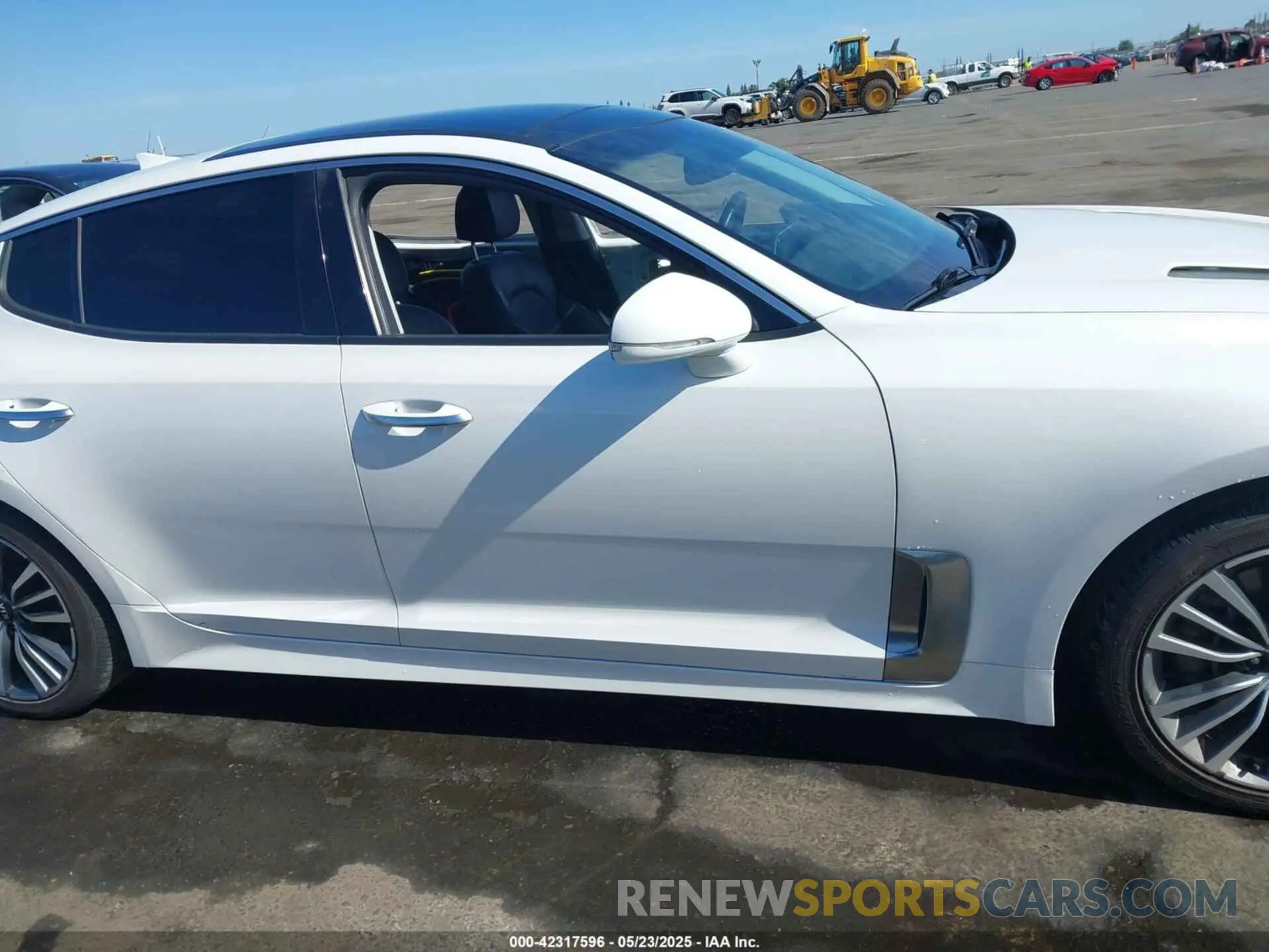 14 Photograph of a damaged car KNAE25LAXK6055019 KIA STINGER 2019