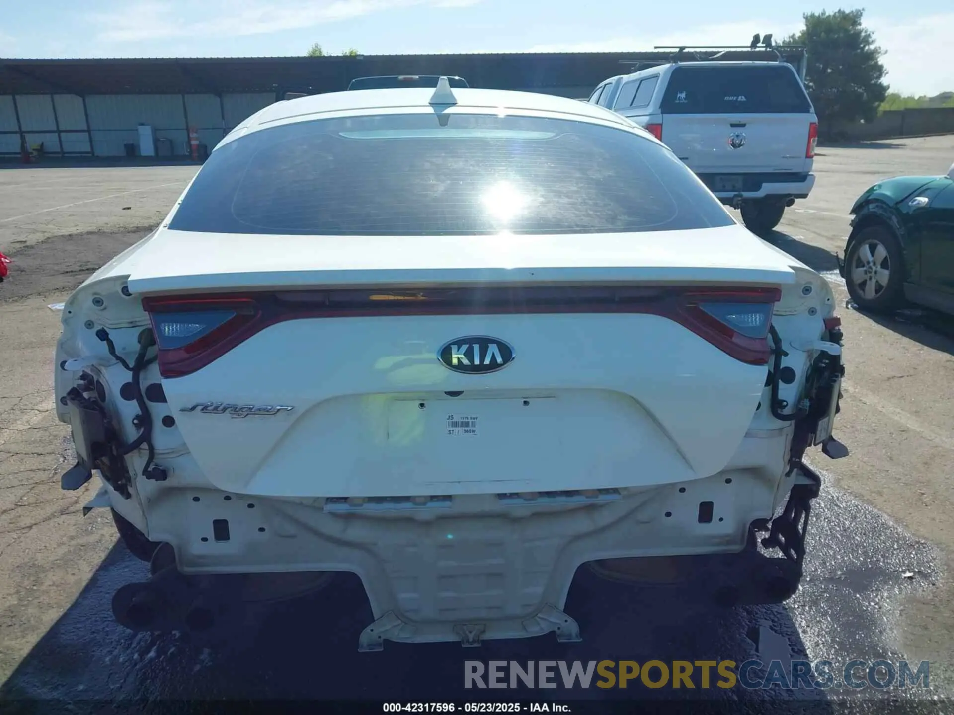 17 Photograph of a damaged car KNAE25LAXK6055019 KIA STINGER 2019