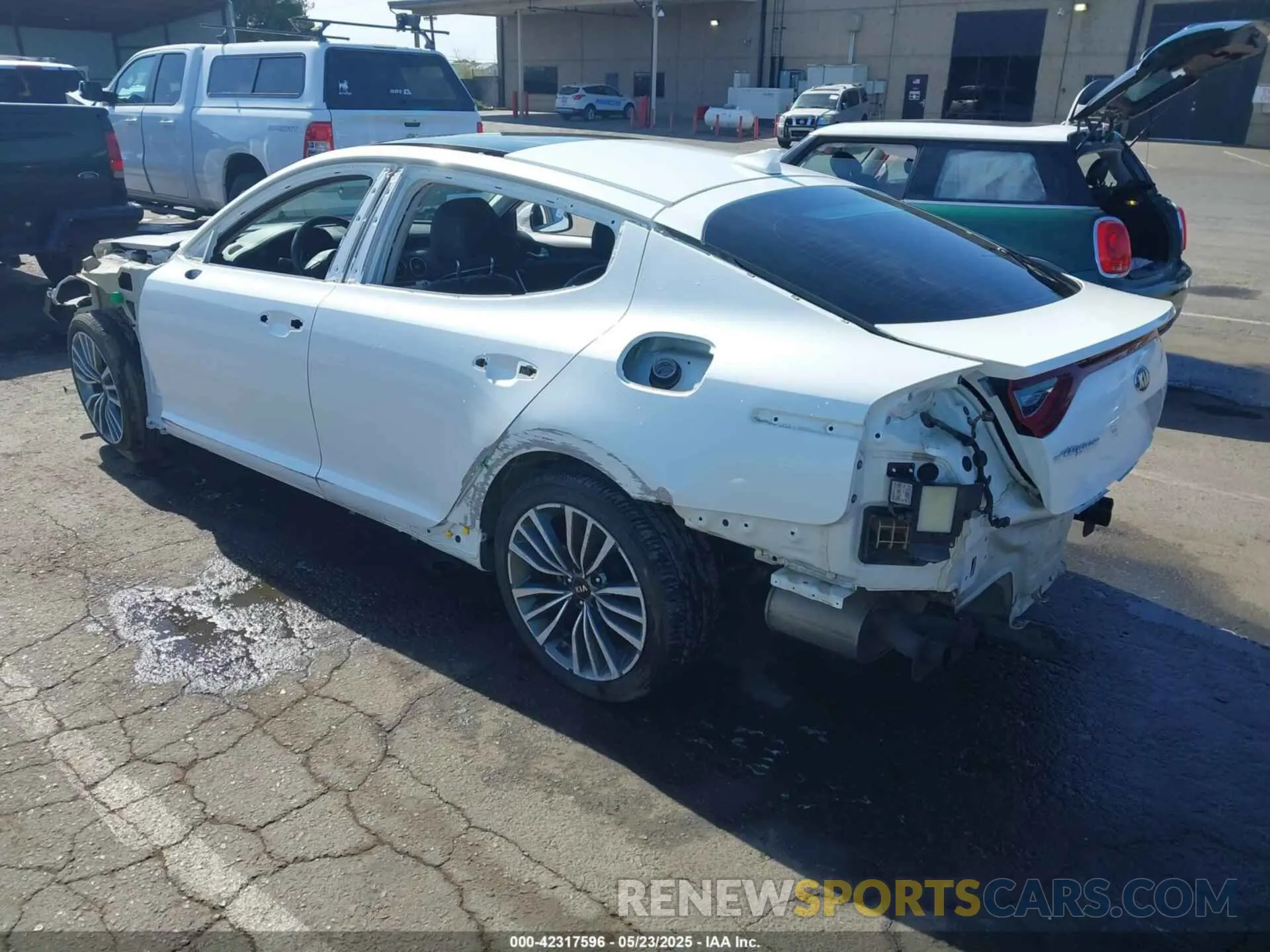 3 Photograph of a damaged car KNAE25LAXK6055019 KIA STINGER 2019