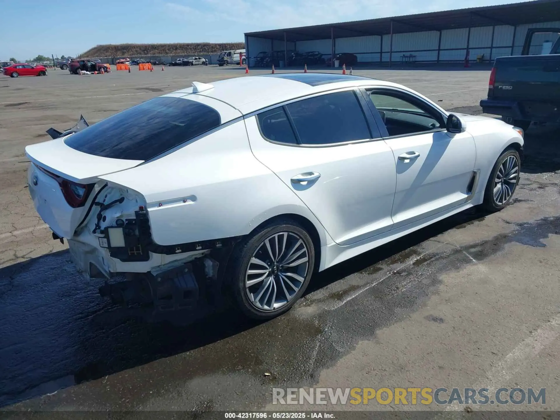 4 Photograph of a damaged car KNAE25LAXK6055019 KIA STINGER 2019