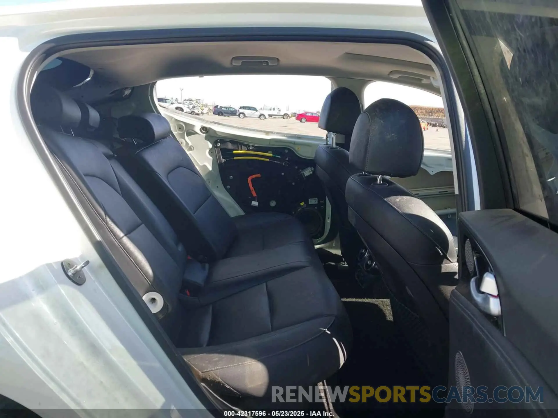 8 Photograph of a damaged car KNAE25LAXK6055019 KIA STINGER 2019