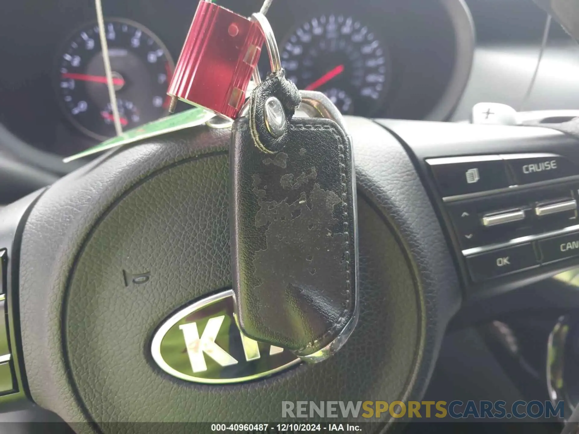 11 Photograph of a damaged car KNAE35LC7K6070754 KIA STINGER 2019