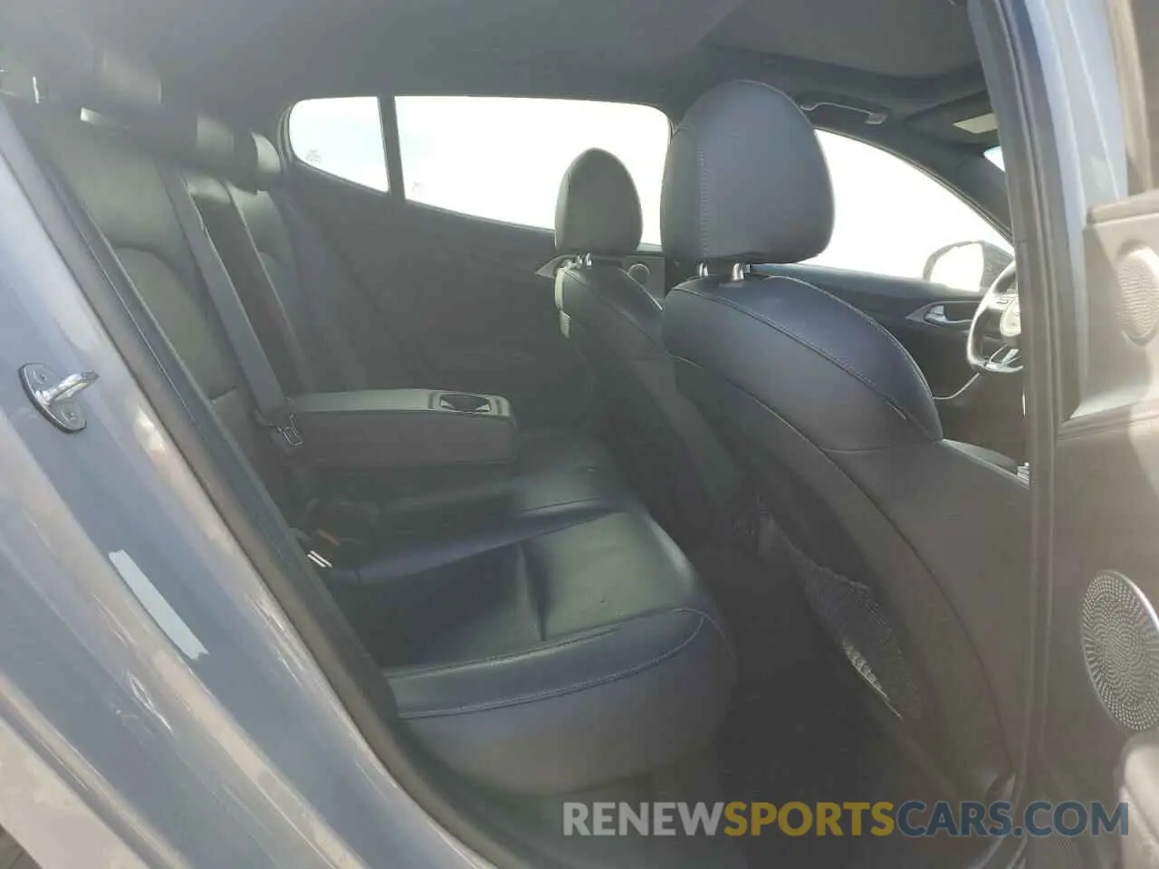 10 Photograph of a damaged car KNAE45LC6K6067857 KIA STINGER 2019