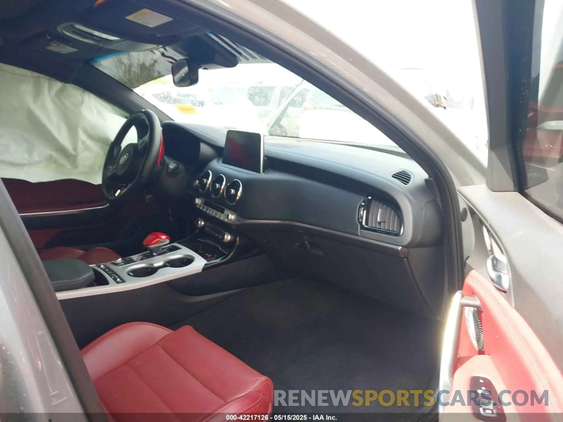 5 Photograph of a damaged car KNAE55LC1K6069433 KIA STINGER 2019