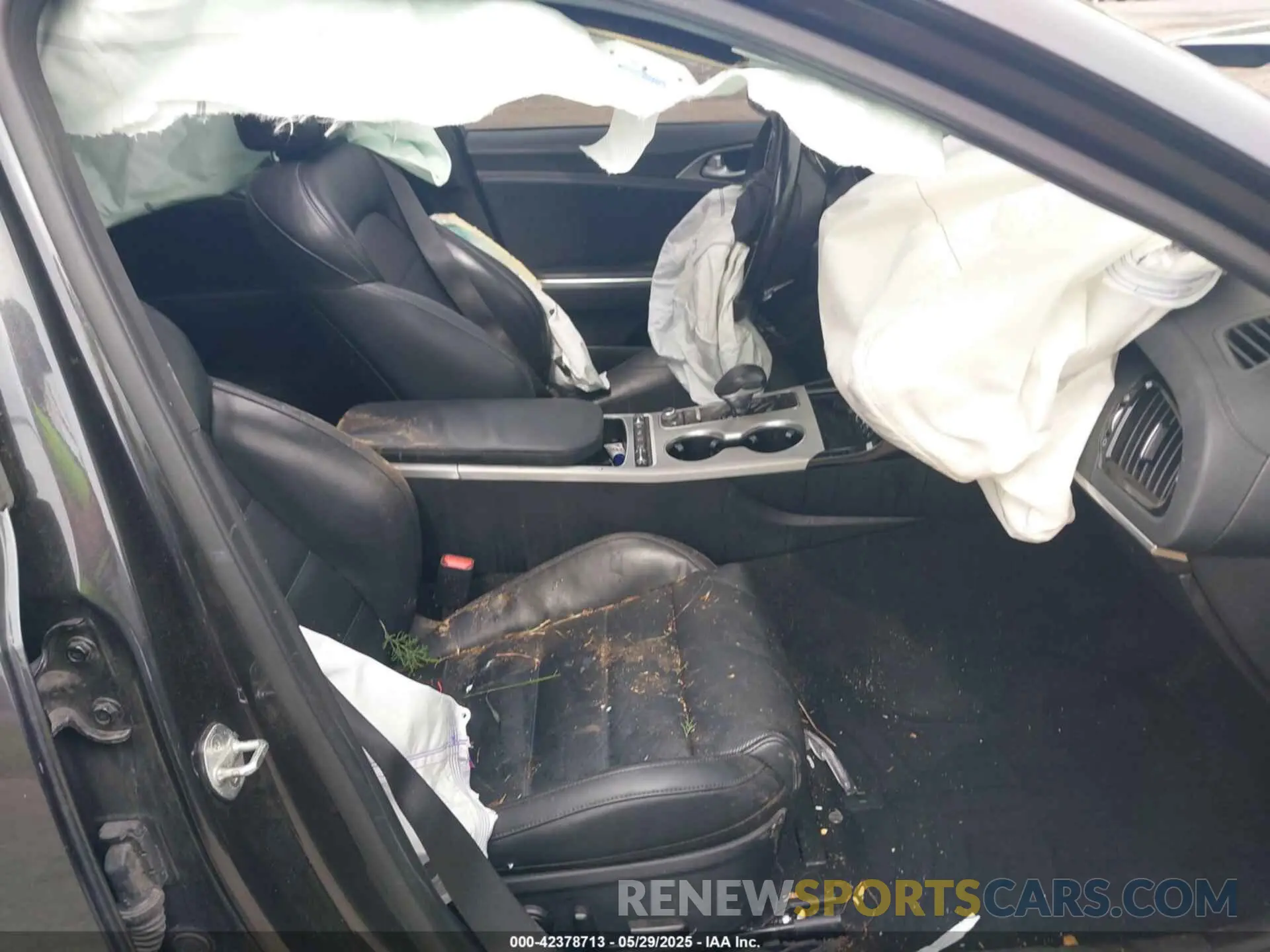 5 Photograph of a damaged car KNAE55LC2K6056528 KIA STINGER 2019