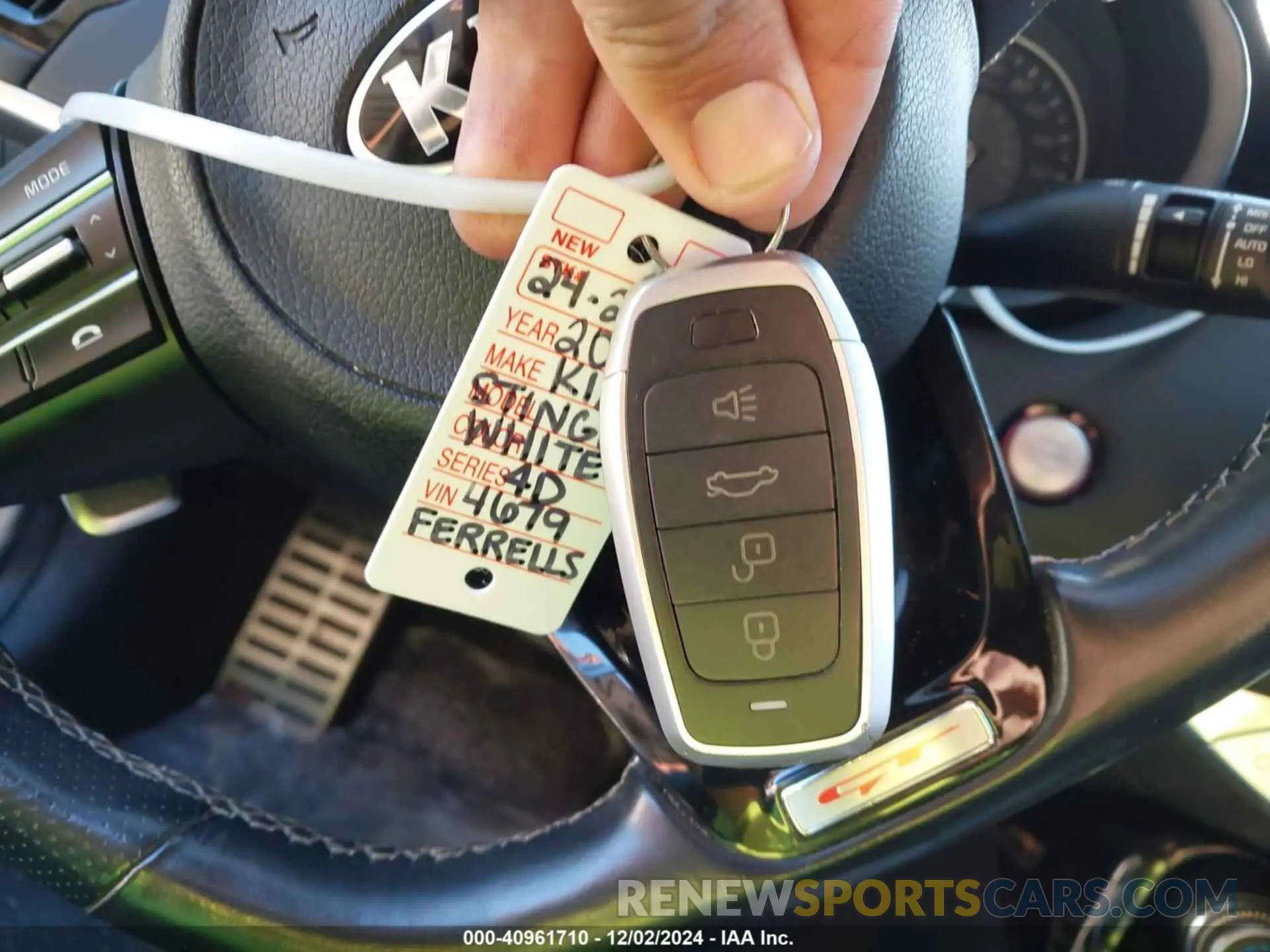 11 Photograph of a damaged car KNAE55LC8K6064679 KIA STINGER 2019