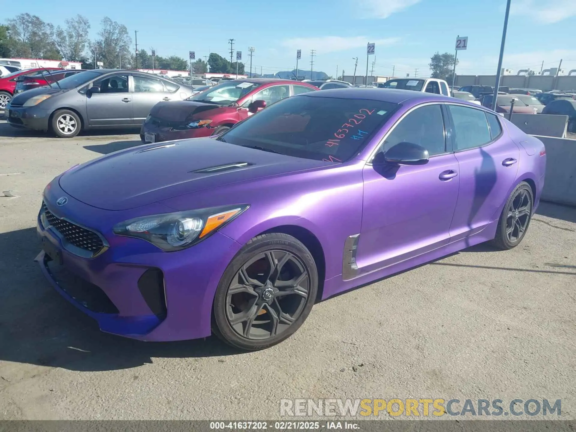 14 Photograph of a damaged car KNAE15LA1L6078533 KIA STINGER 2020