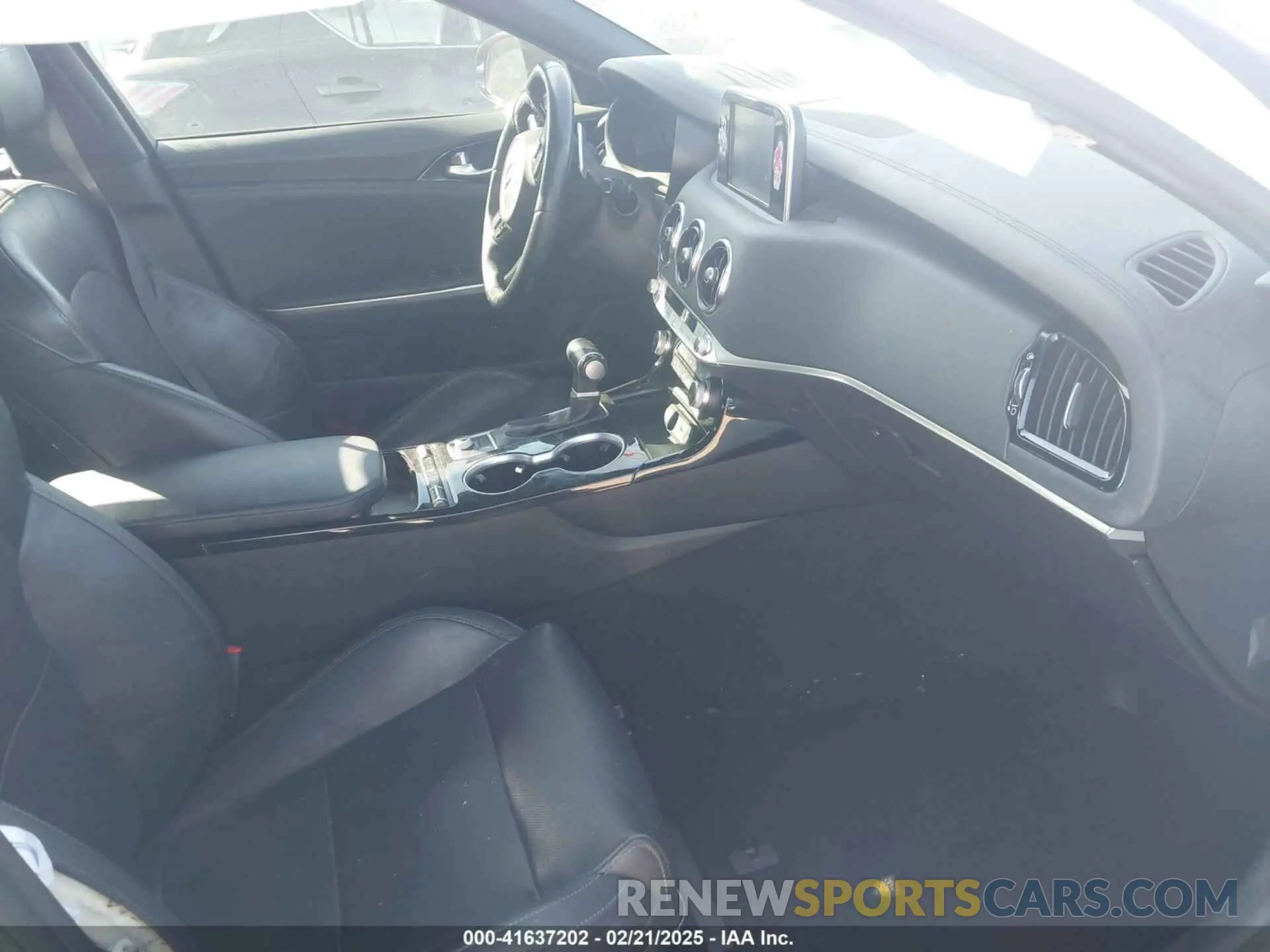 5 Photograph of a damaged car KNAE15LA1L6078533 KIA STINGER 2020