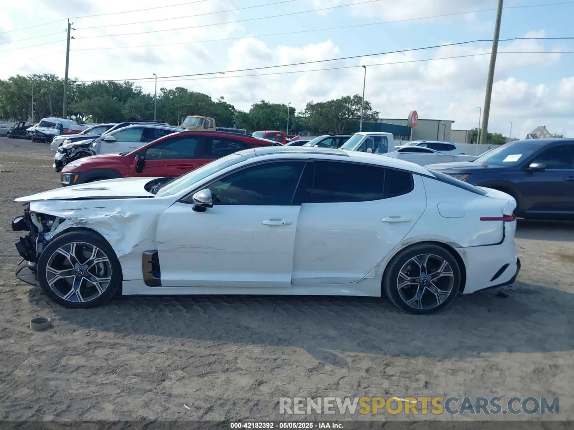 15 Photograph of a damaged car KNAE15LA2L6080727 KIA STINGER 2020
