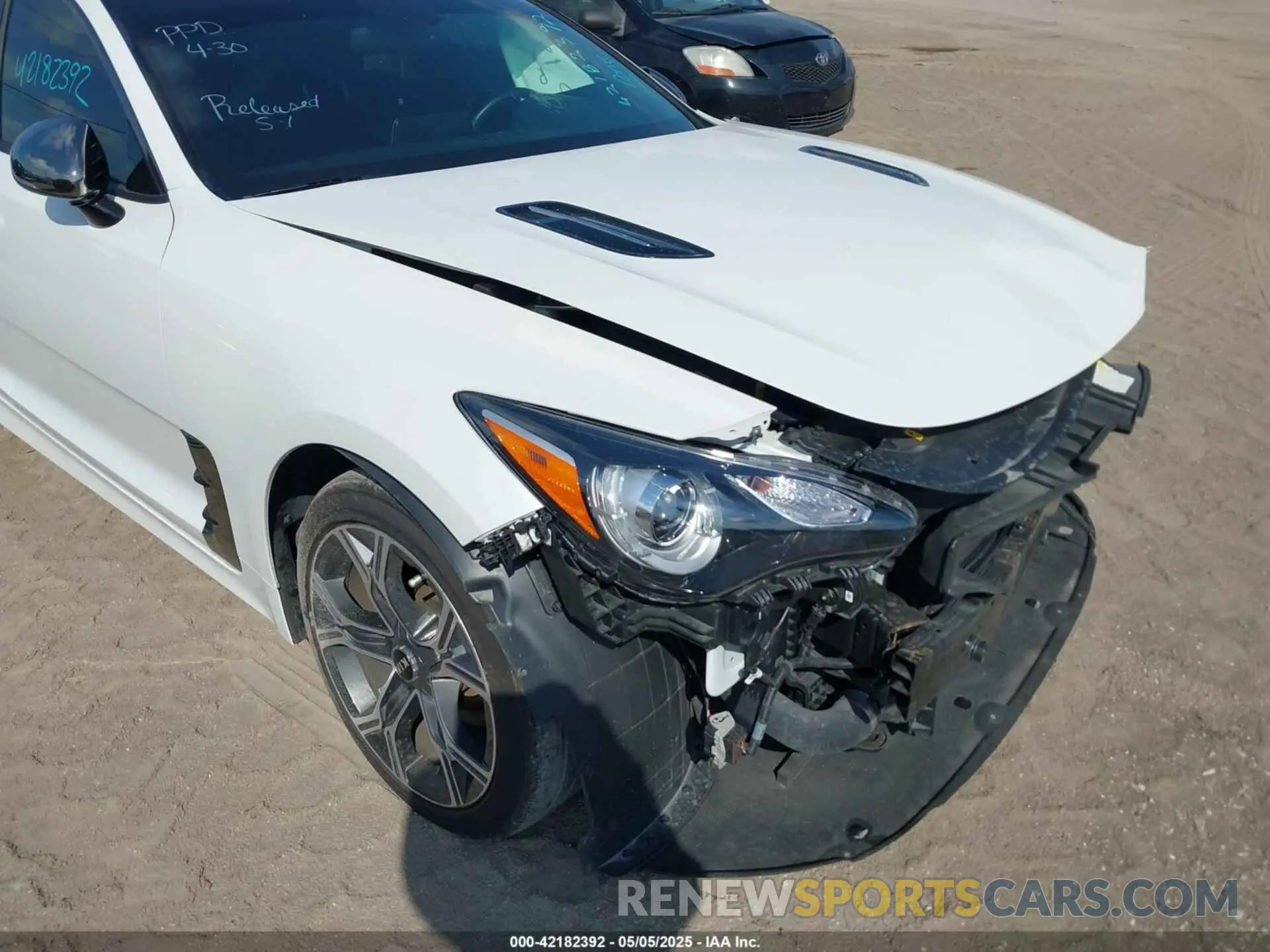 19 Photograph of a damaged car KNAE15LA2L6080727 KIA STINGER 2020
