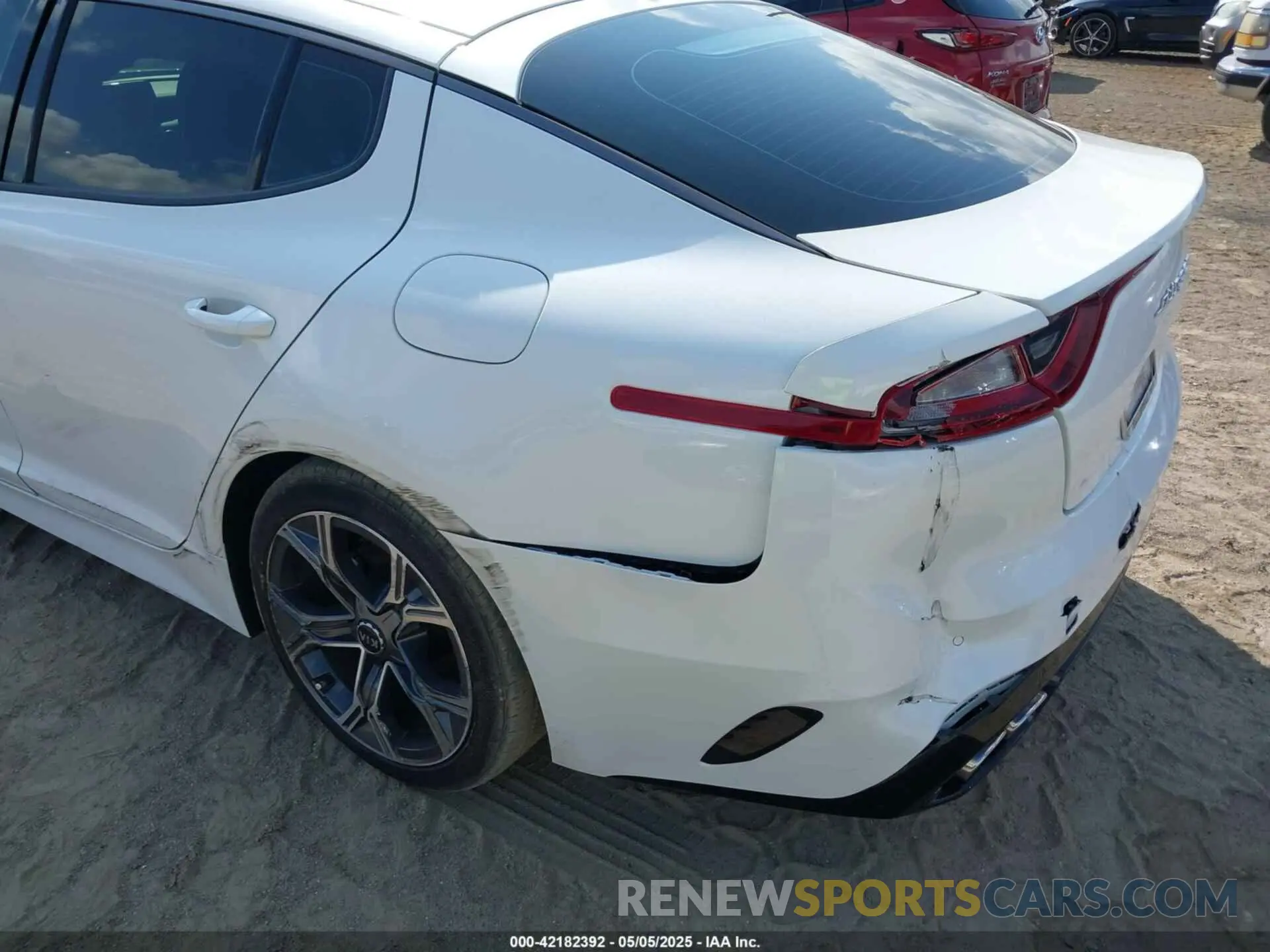 21 Photograph of a damaged car KNAE15LA2L6080727 KIA STINGER 2020