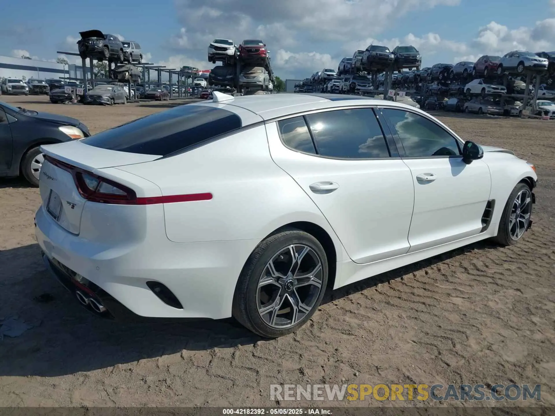 4 Photograph of a damaged car KNAE15LA2L6080727 KIA STINGER 2020