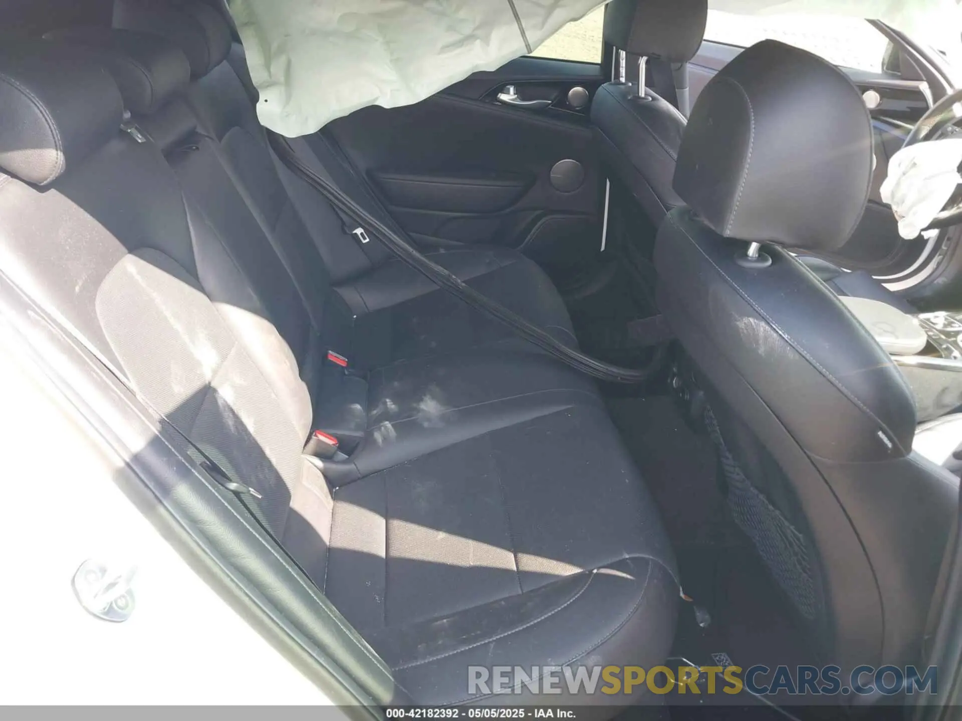 8 Photograph of a damaged car KNAE15LA2L6080727 KIA STINGER 2020