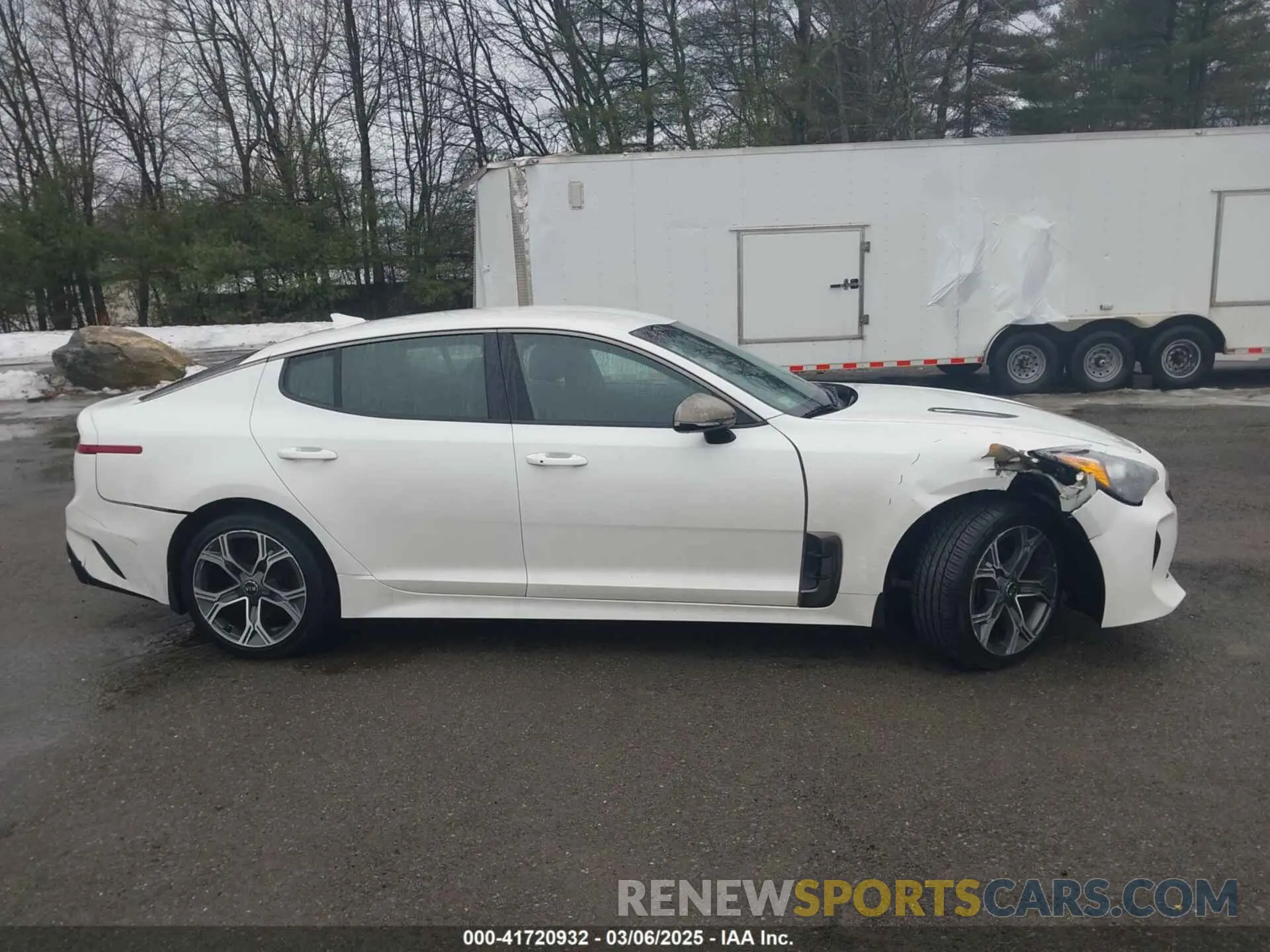 13 Photograph of a damaged car KNAE15LAXL6073797 KIA STINGER 2020