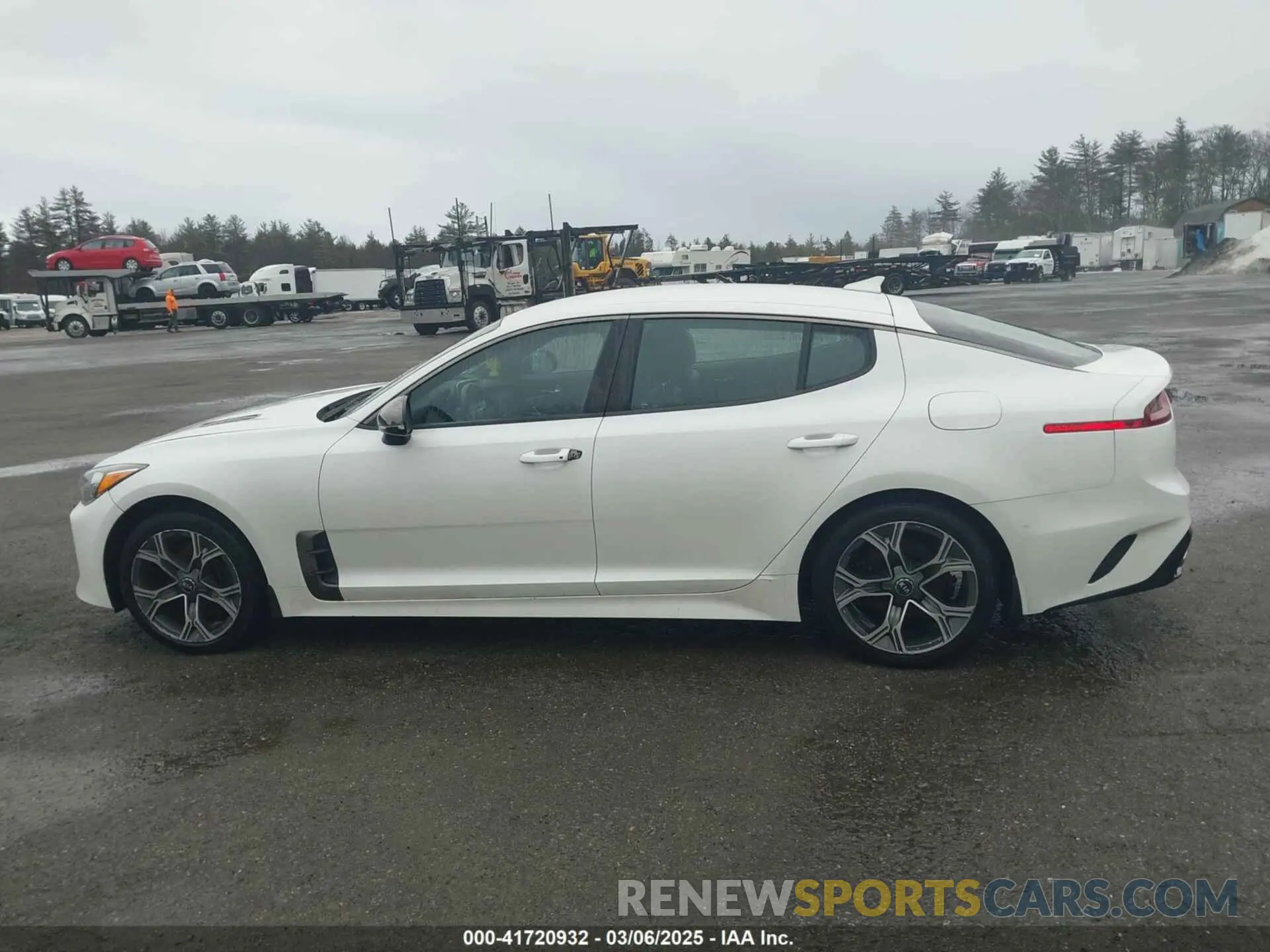 14 Photograph of a damaged car KNAE15LAXL6073797 KIA STINGER 2020