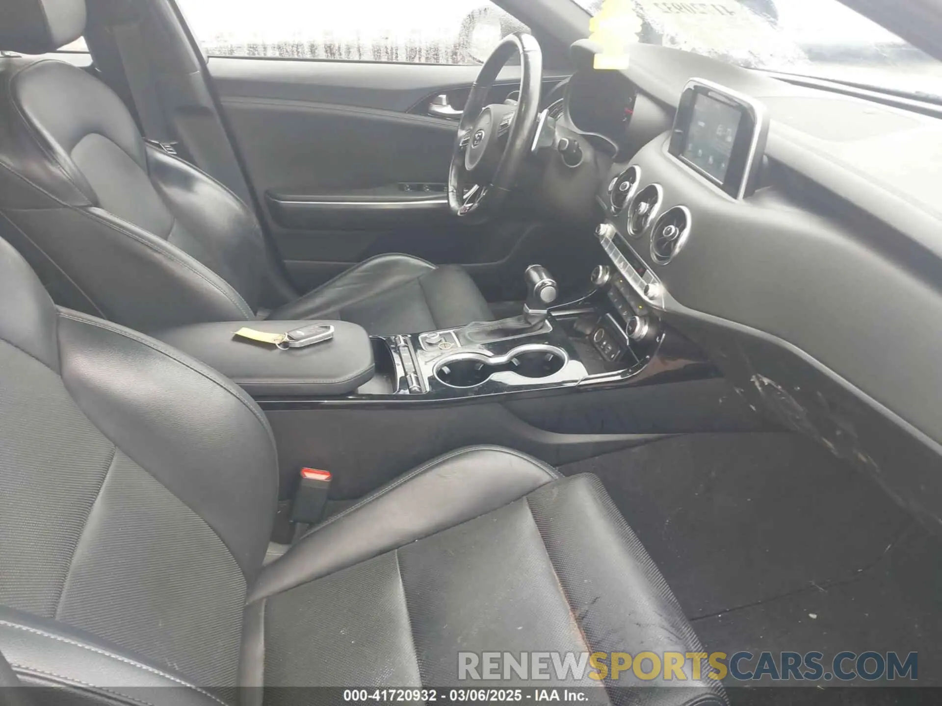 5 Photograph of a damaged car KNAE15LAXL6073797 KIA STINGER 2020