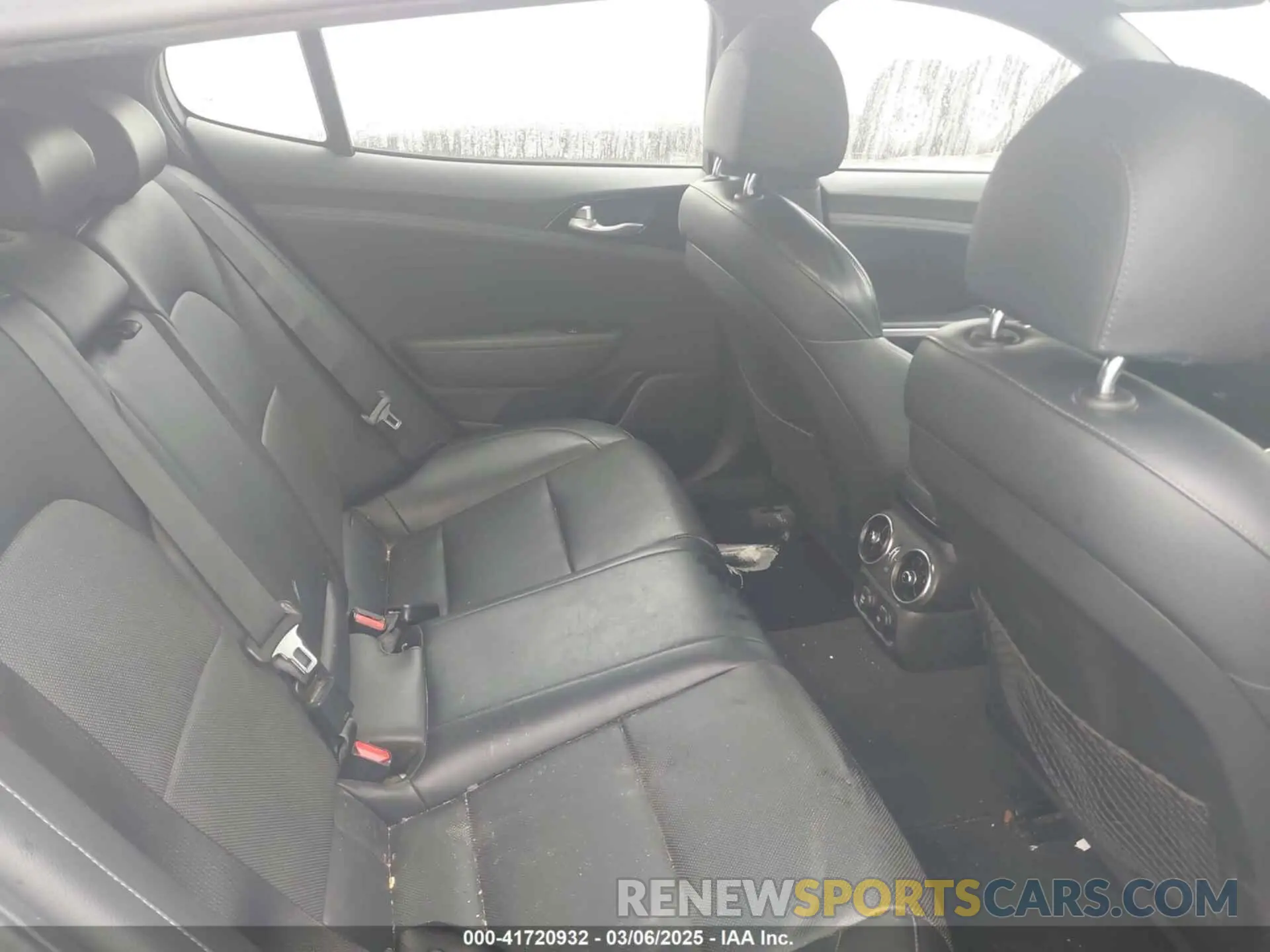 8 Photograph of a damaged car KNAE15LAXL6073797 KIA STINGER 2020