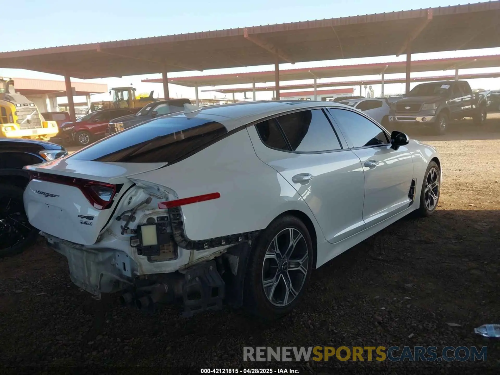 4 Photograph of a damaged car KNAE15LAXL6084492 KIA STINGER 2020