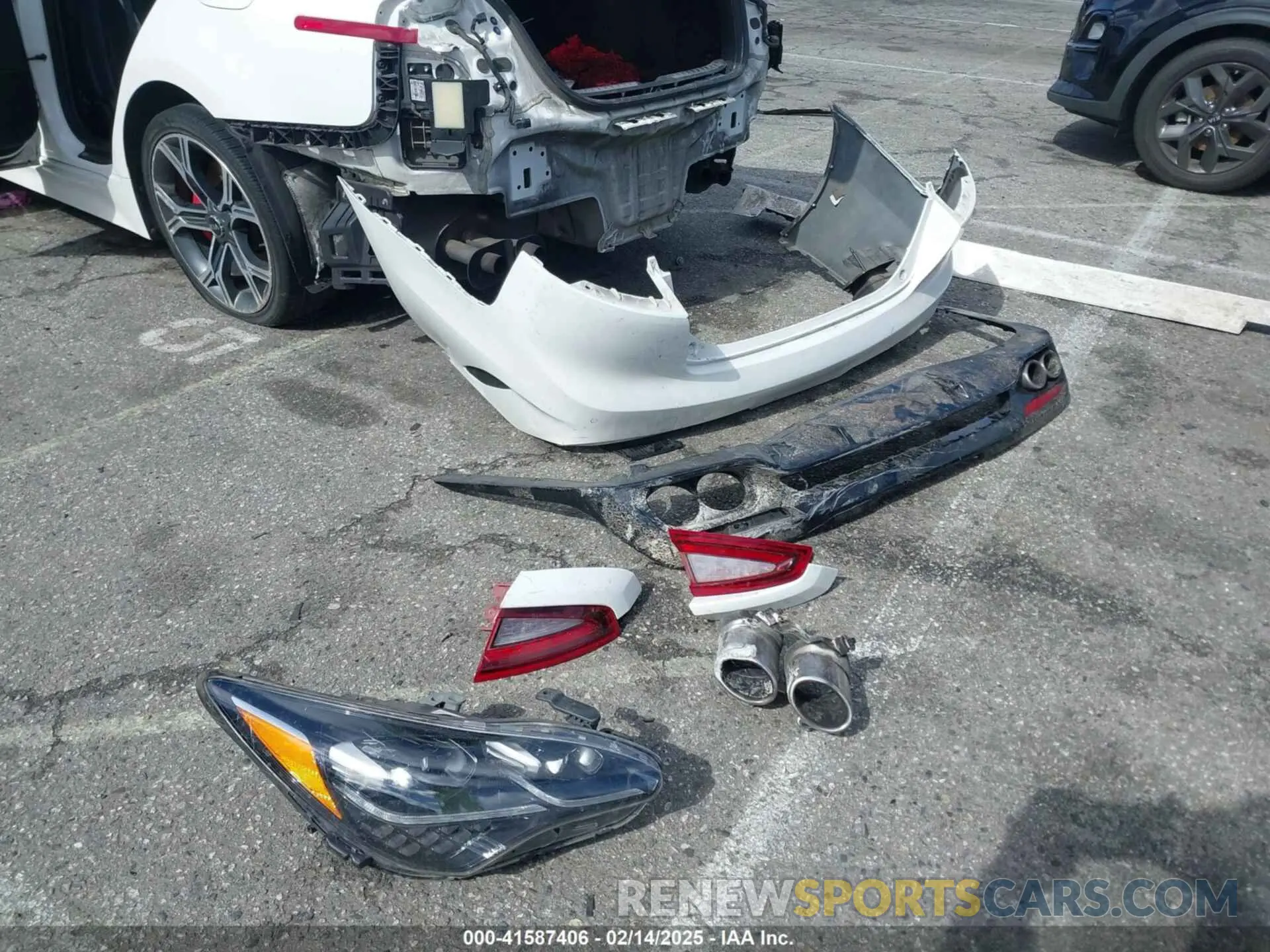 12 Photograph of a damaged car KNAE35LC1L6083081 KIA STINGER 2020
