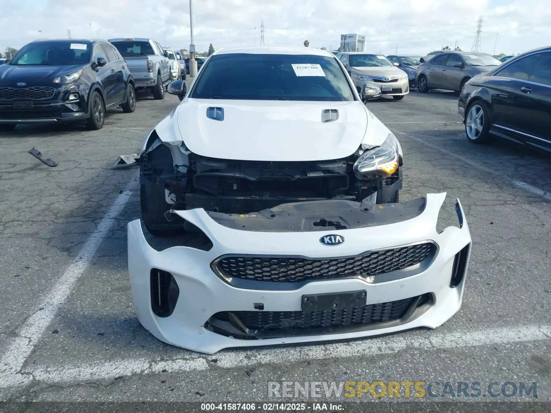 13 Photograph of a damaged car KNAE35LC1L6083081 KIA STINGER 2020