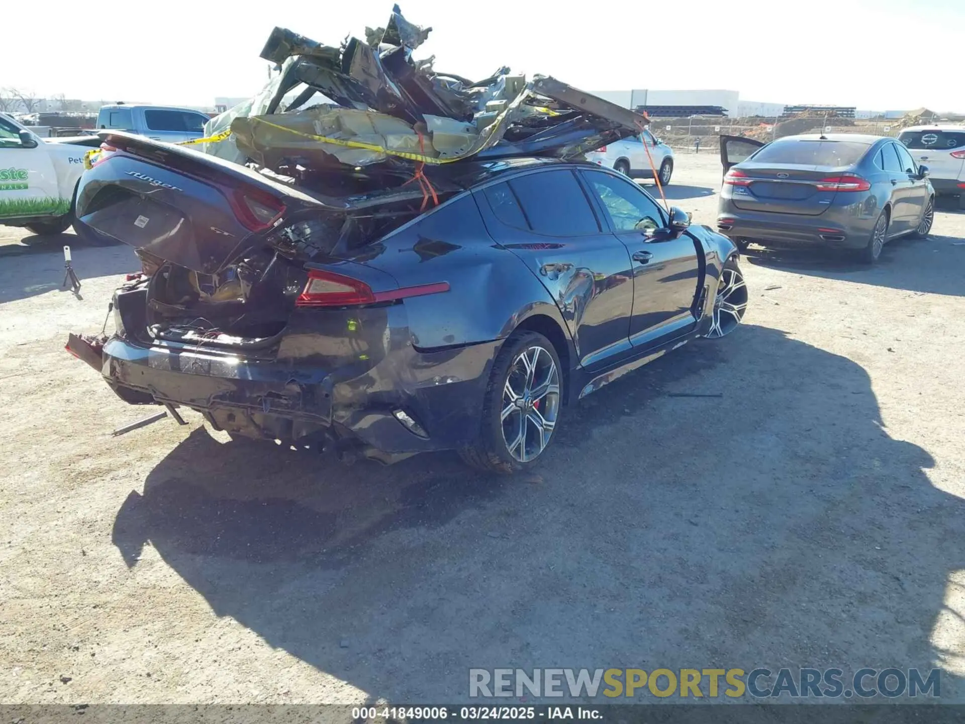 4 Photograph of a damaged car KNAE35LC5L6078451 KIA STINGER 2020