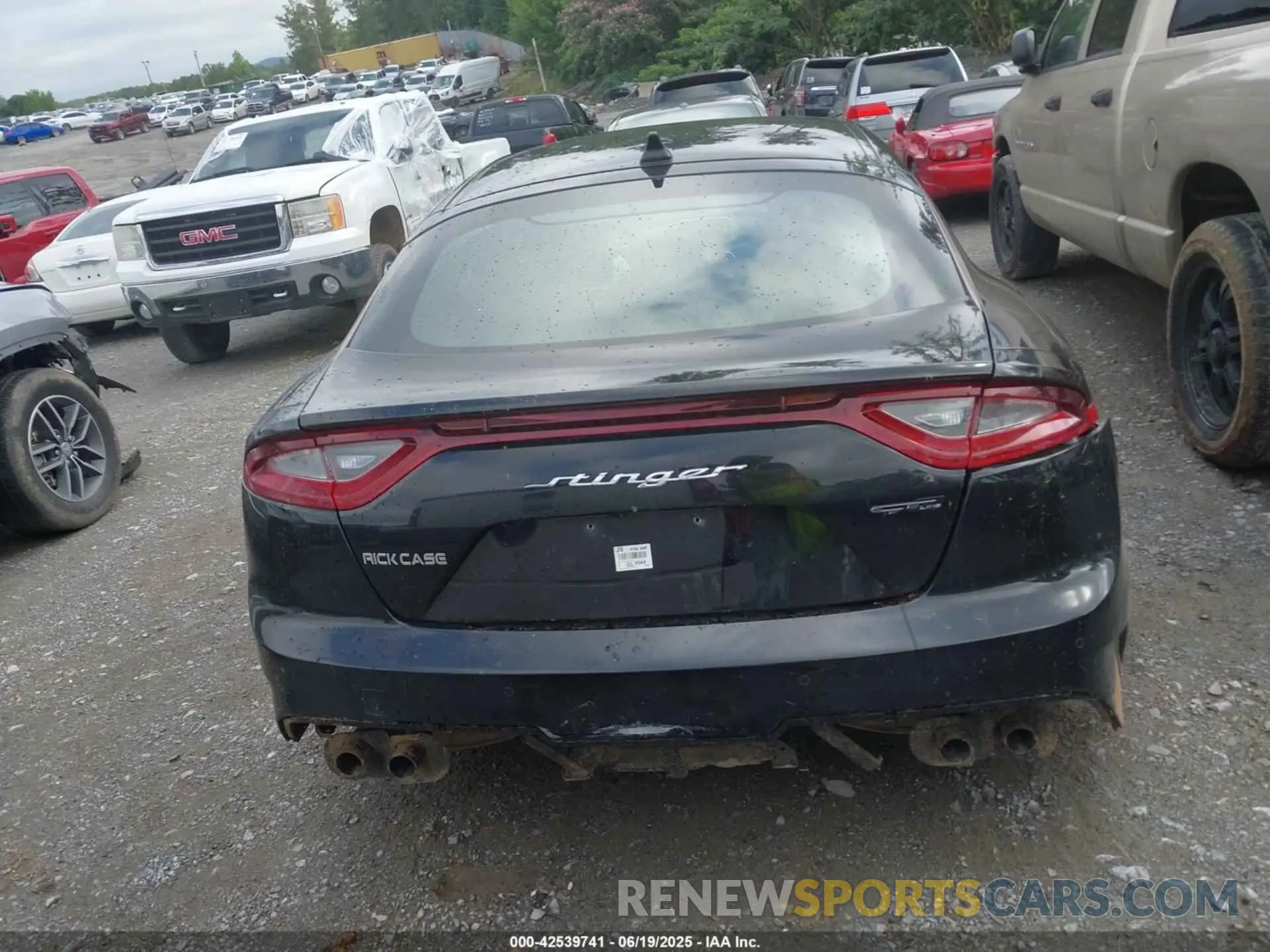 16 Photograph of a damaged car KNAE15LA2M6087467 KIA STINGER 2021