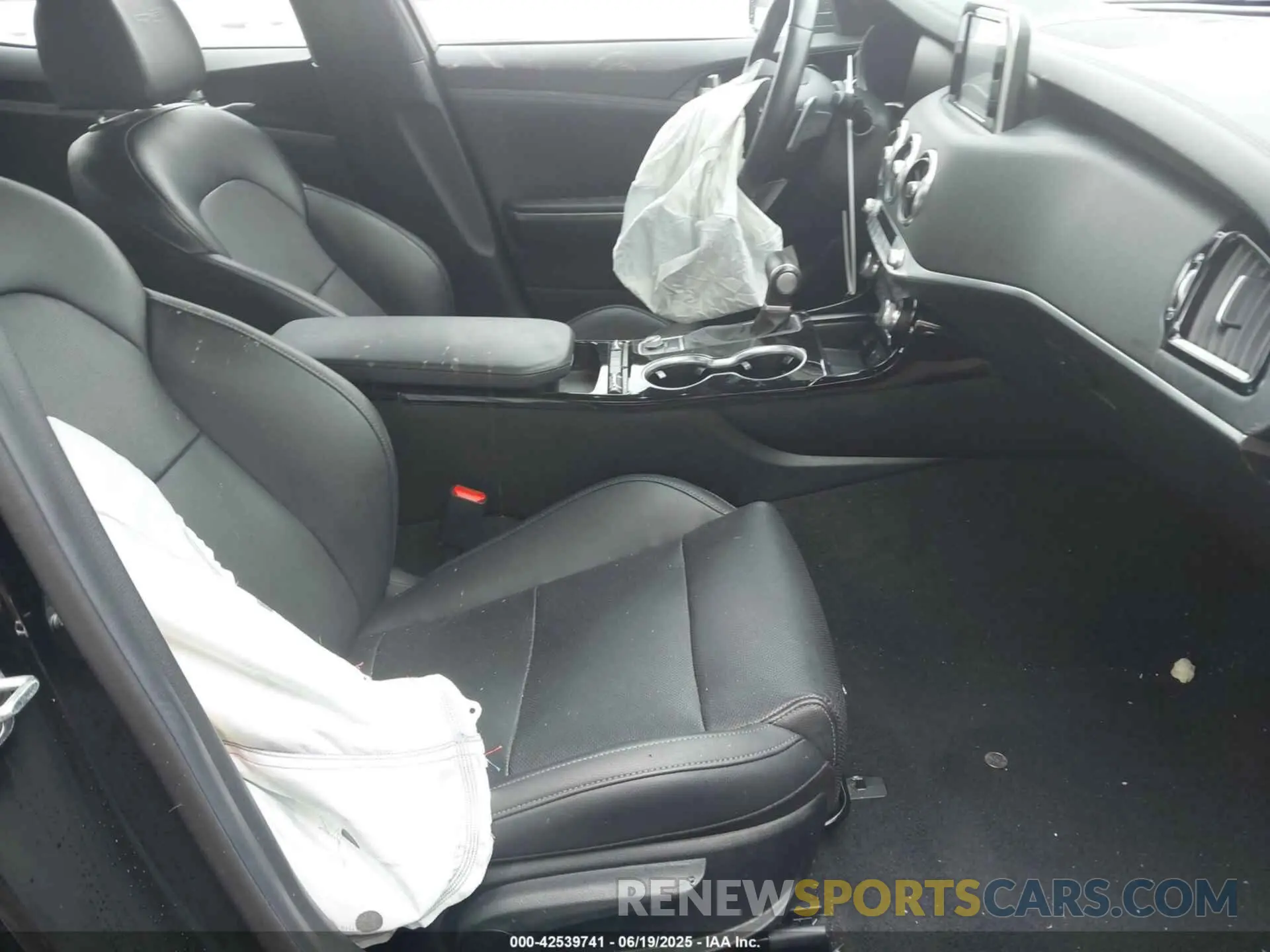 5 Photograph of a damaged car KNAE15LA2M6087467 KIA STINGER 2021