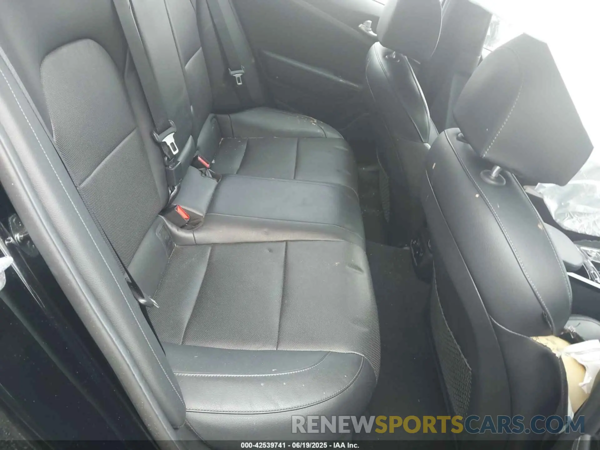 8 Photograph of a damaged car KNAE15LA2M6087467 KIA STINGER 2021