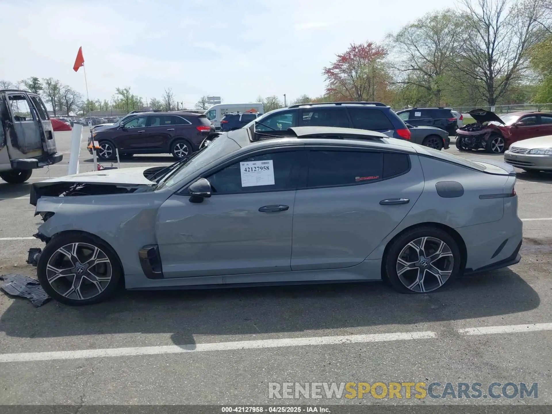 14 Photograph of a damaged car KNAE15LA6M6091912 KIA STINGER 2021