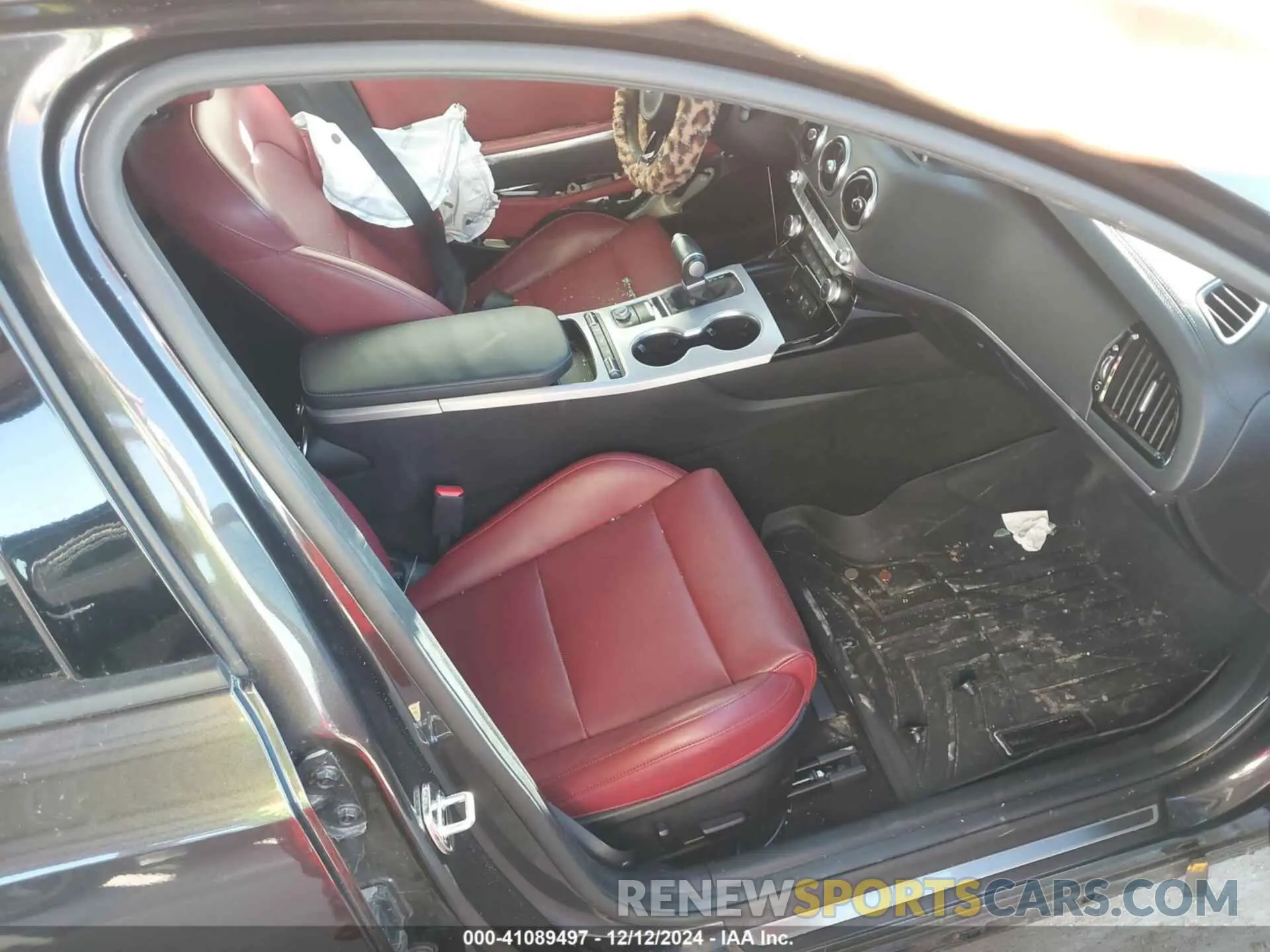 5 Photograph of a damaged car KNAE35LC3M6096075 KIA STINGER 2021