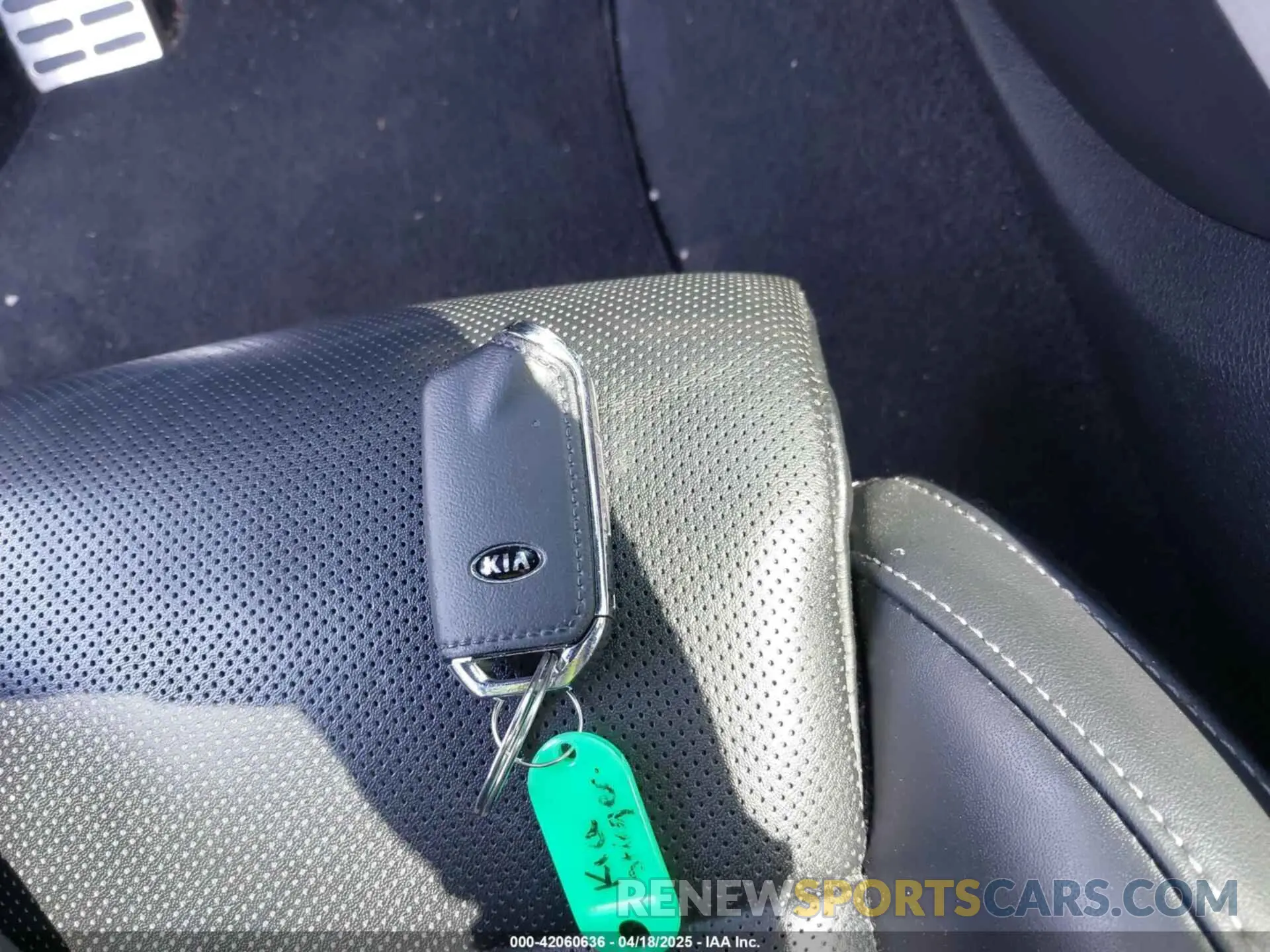 11 Photograph of a damaged car KNAE55LC5M6097786 KIA STINGER 2021