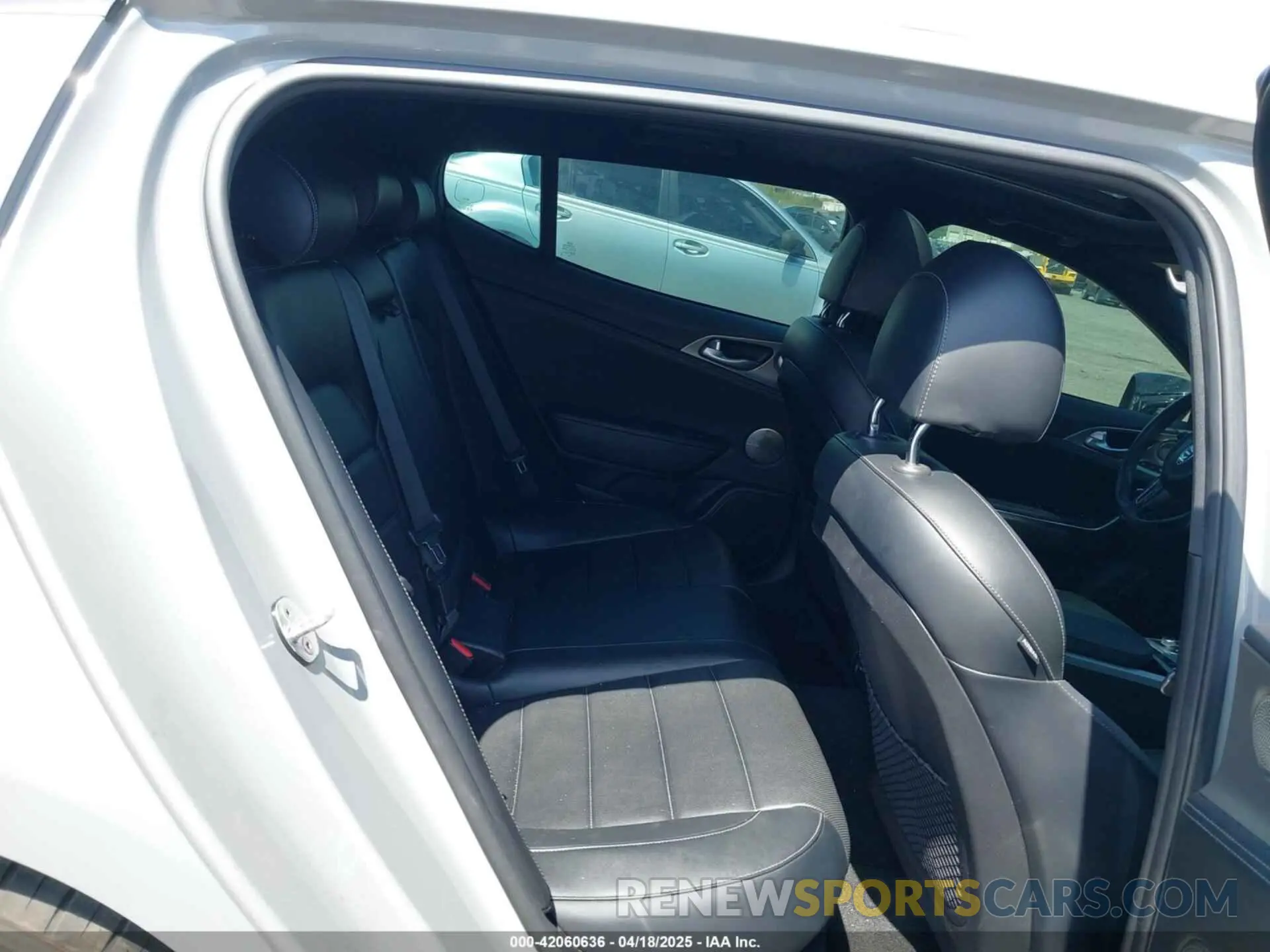 8 Photograph of a damaged car KNAE55LC5M6097786 KIA STINGER 2021