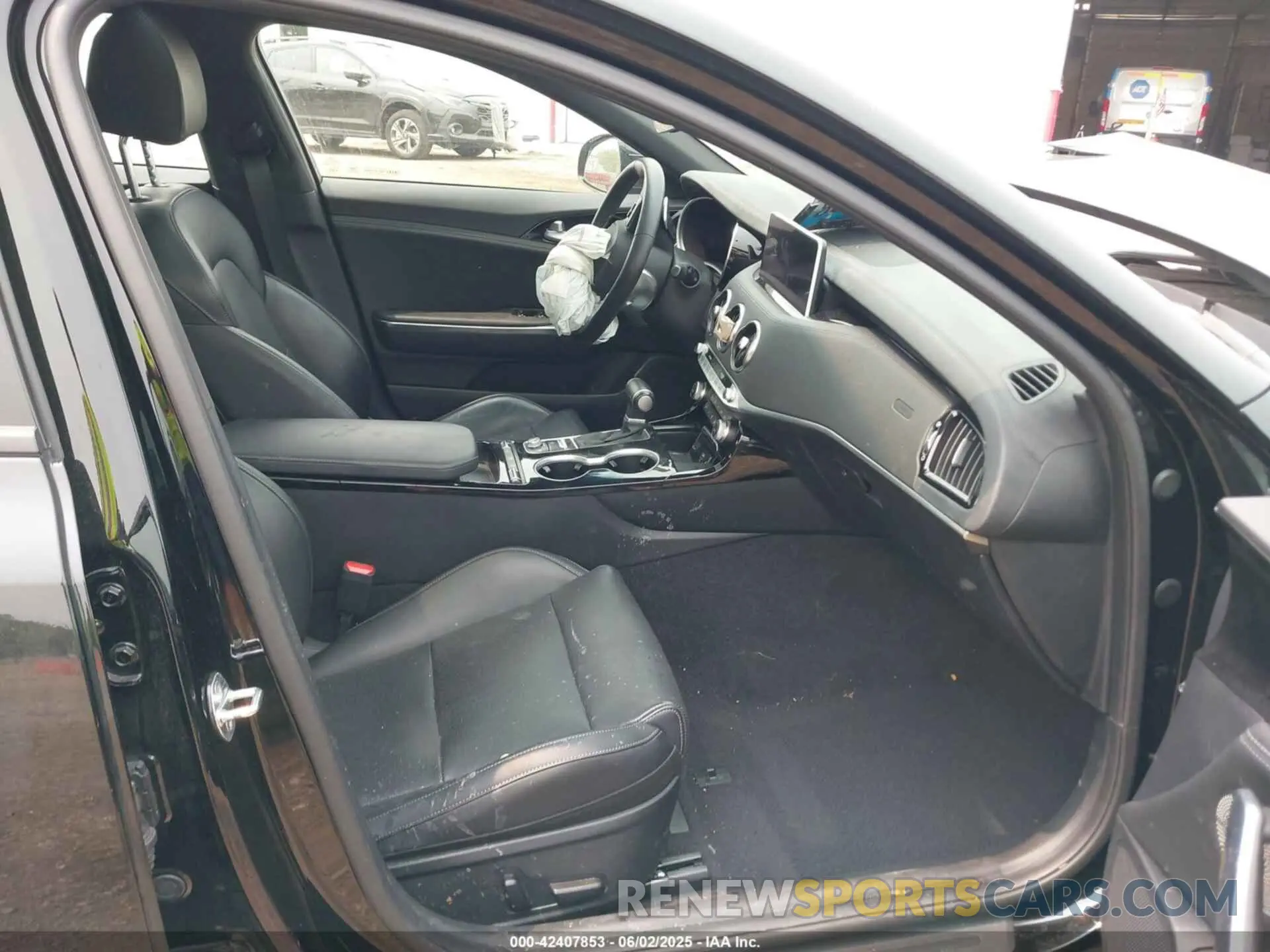 5 Photograph of a damaged car KNAE35LD5N6110326 KIA STINGER 2022